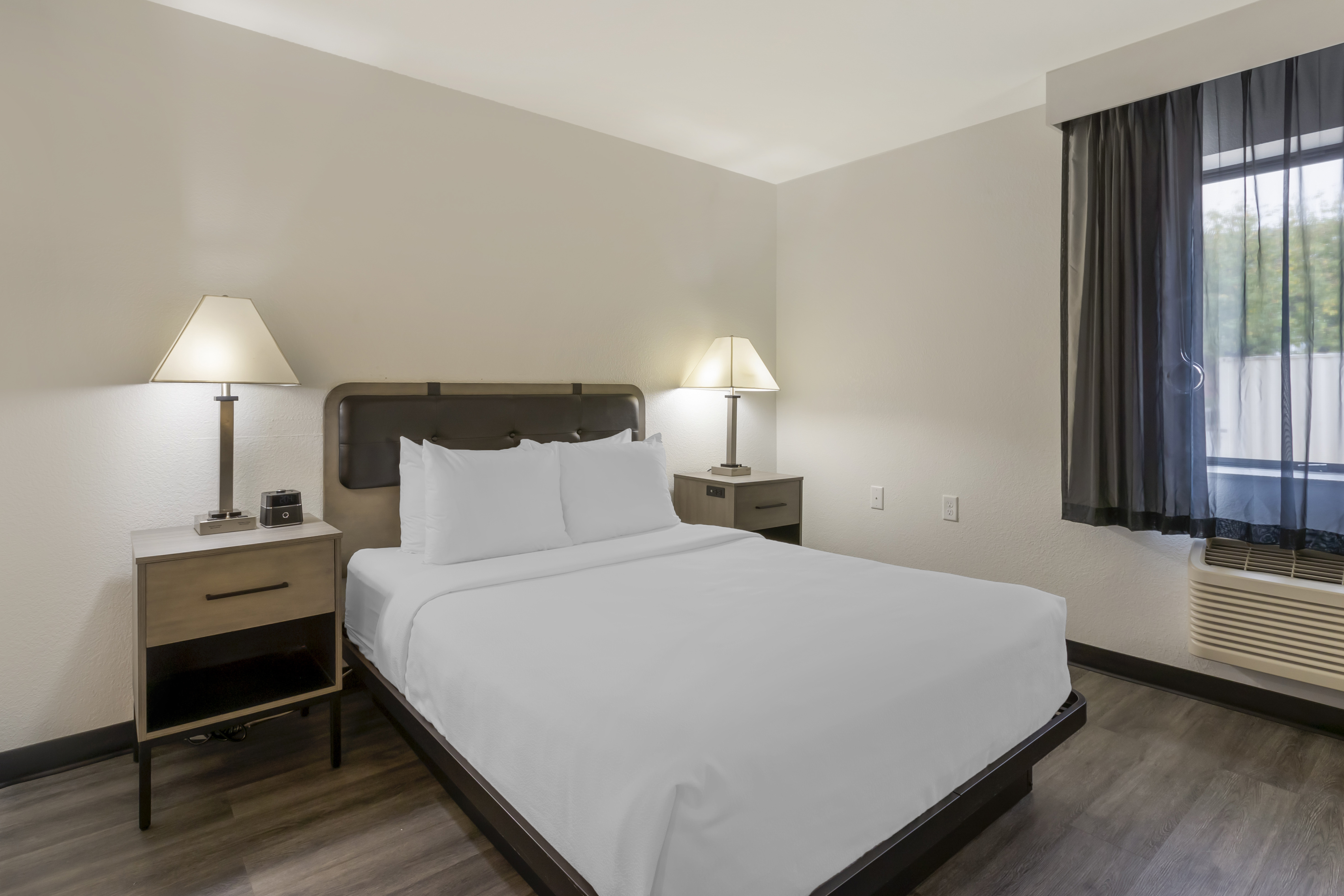 Guest room at the La Quinta Inn & Suites by Wyndham Des Moines West Clive in Clive, Iowa