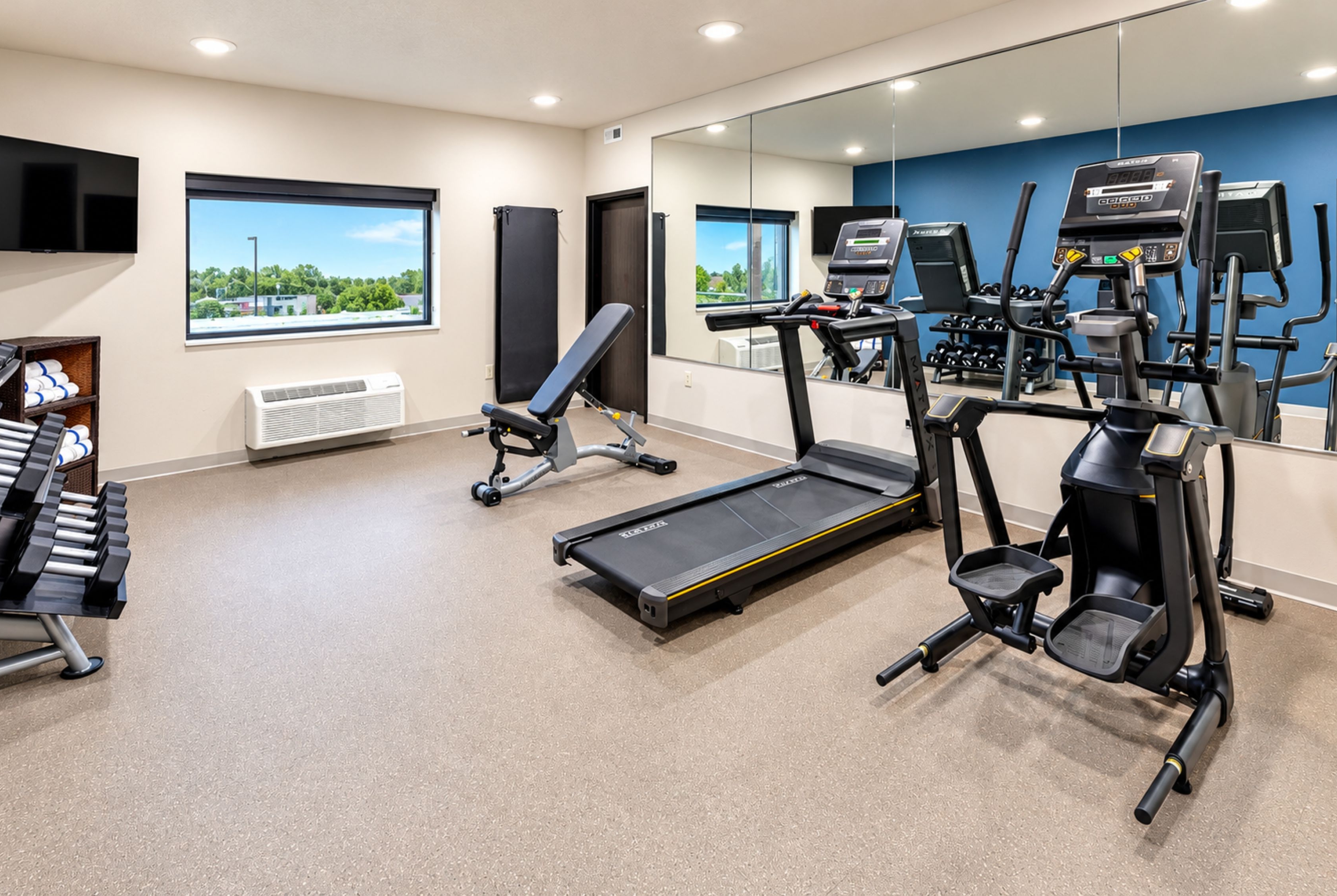 Fitness room at La Quinta Inn & Suites by Wyndham Johnston in Johnston, Iowa