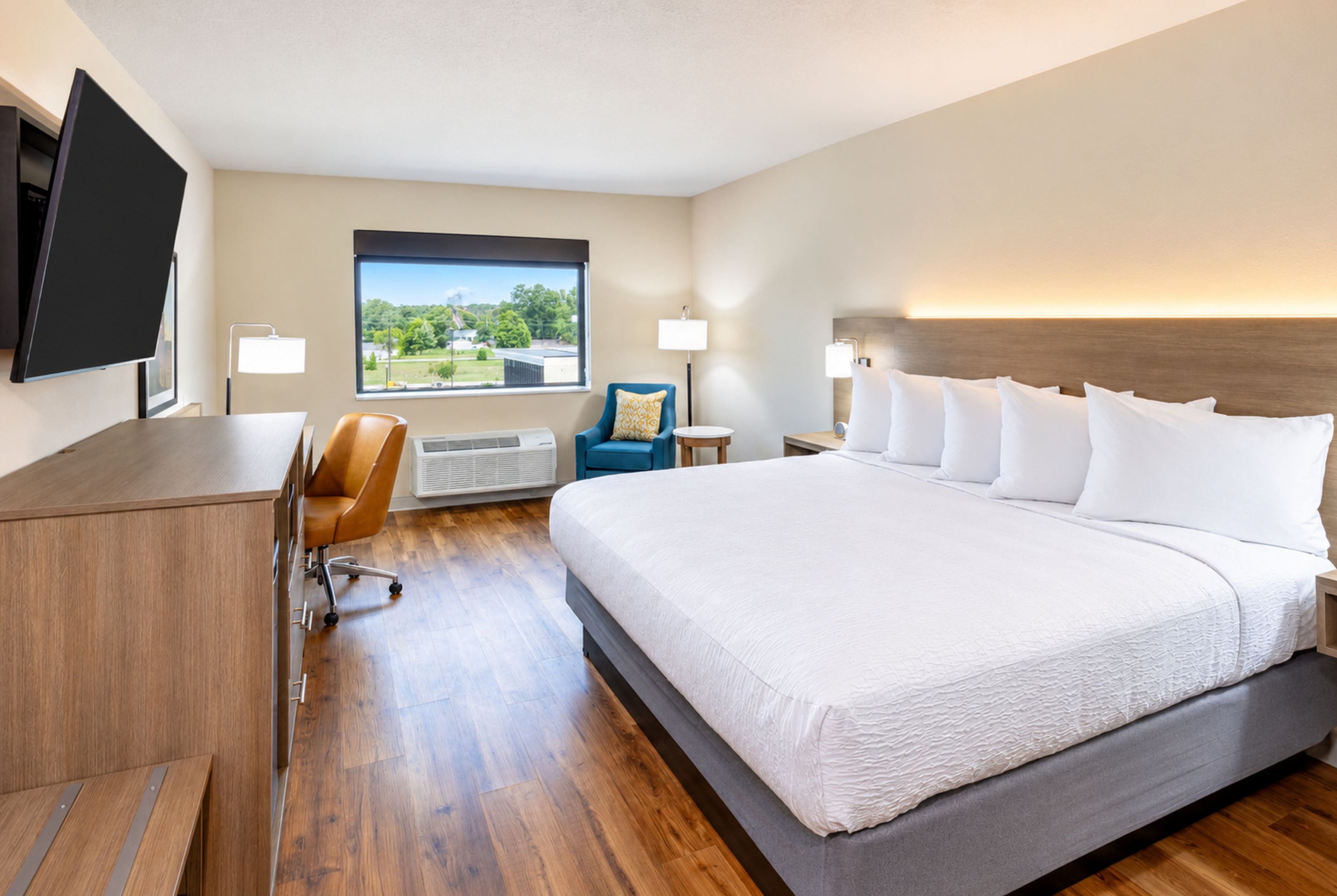 Guest room at the La Quinta Inn & Suites by Wyndham Johnston in Johnston, Iowa