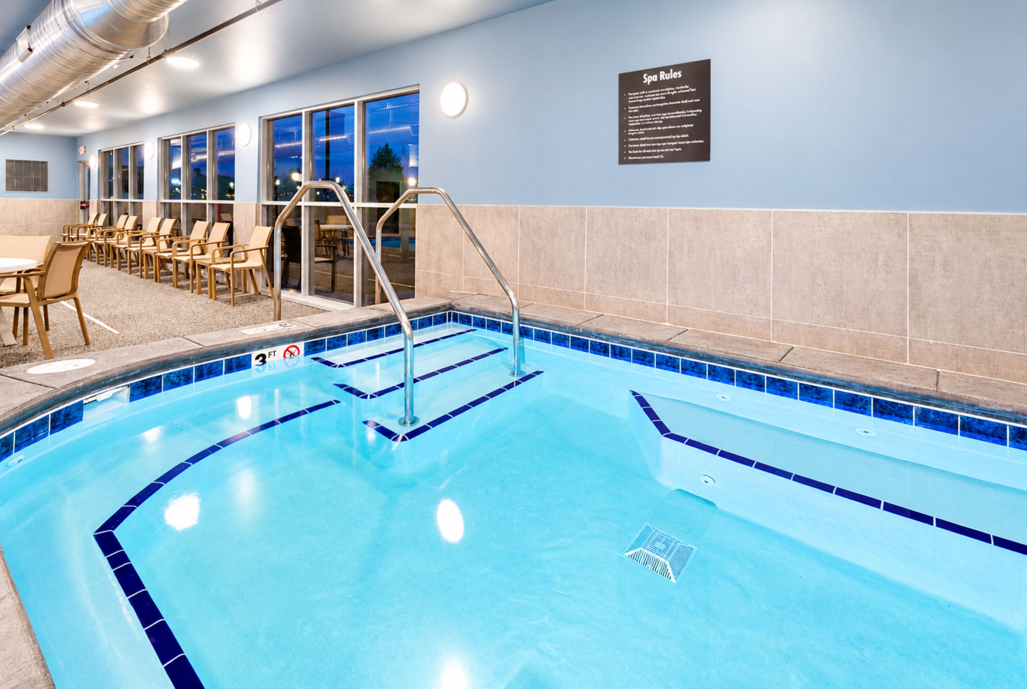 Hot tub at the La Quinta Inn & Suites by Wyndham Johnston in Johnston, Iowa