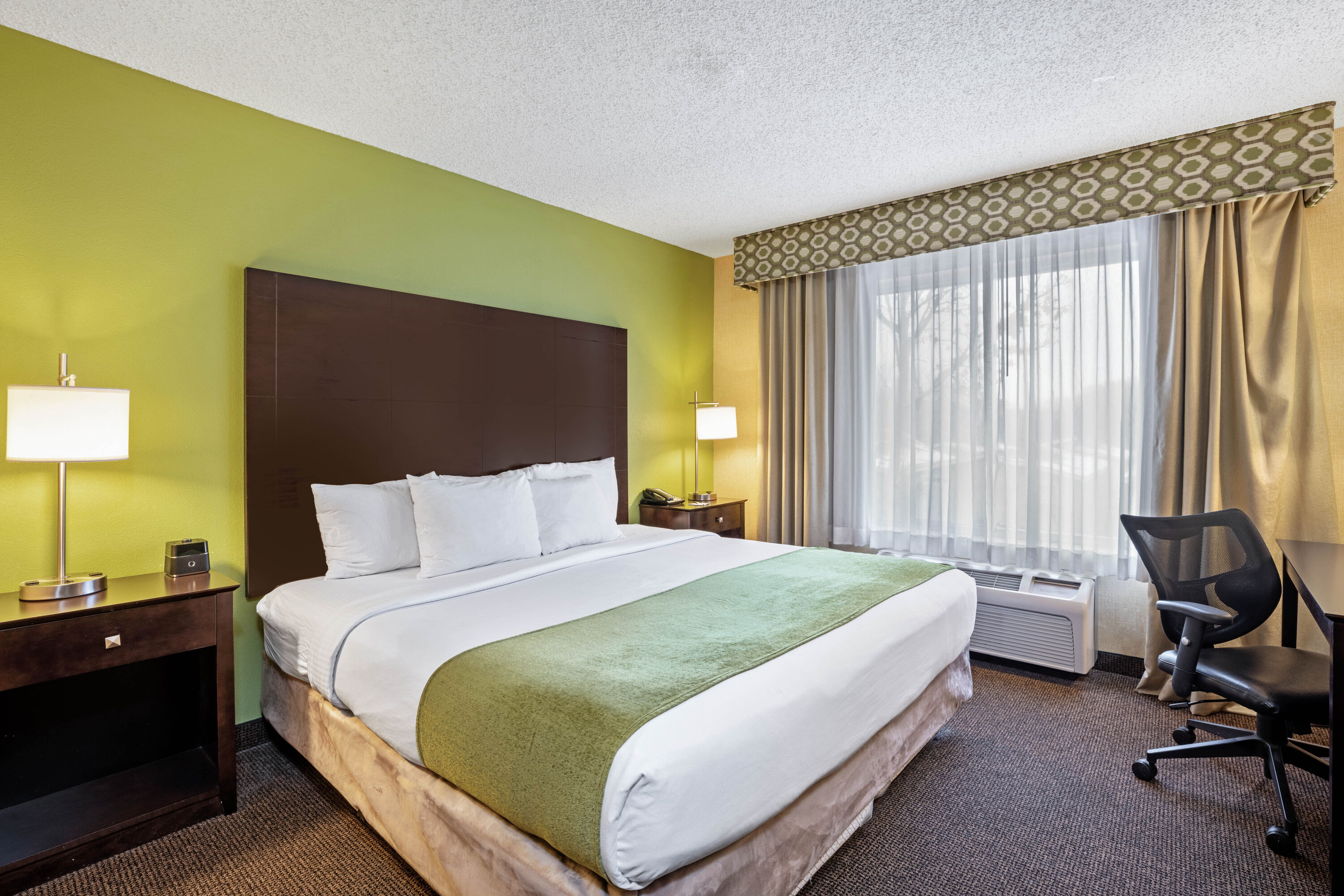 Guest room at the La Quinta Inn & Suites by Wyndham Boise Airport in Boise, Idaho