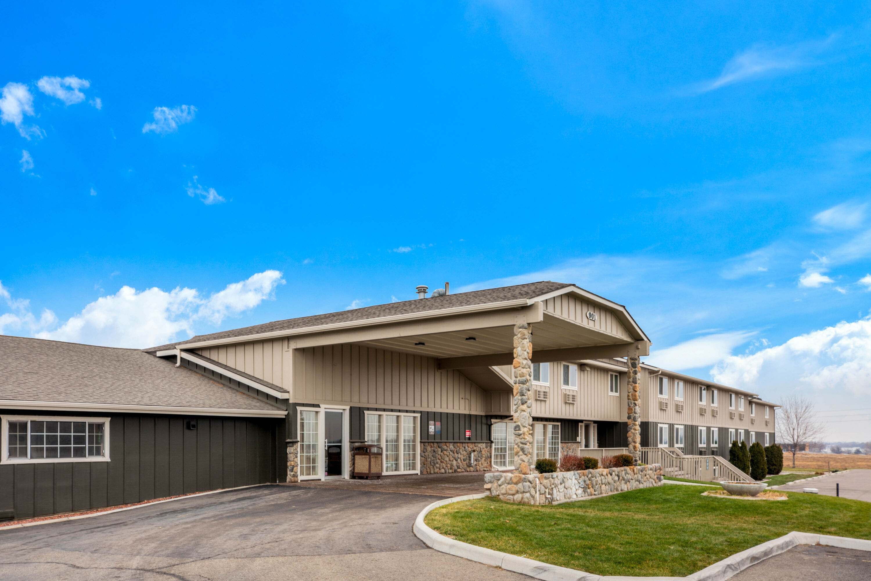 Exterior Day Image of La Quinta Inn by Wyndham Caldwell hotel in Caldwell, Idaho