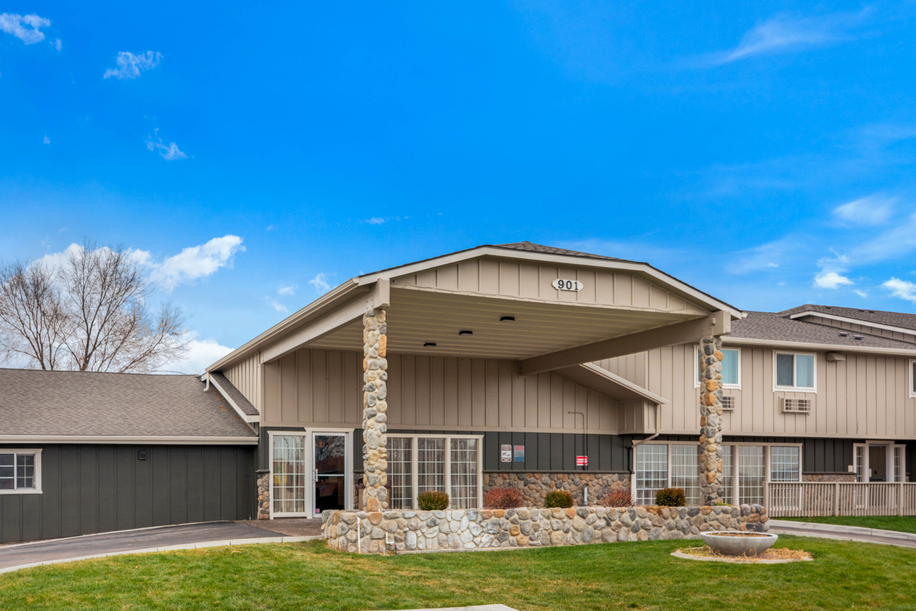 Exterior Day Image of La Quinta Inn by Wyndham Caldwell hotel in Caldwell, Idaho