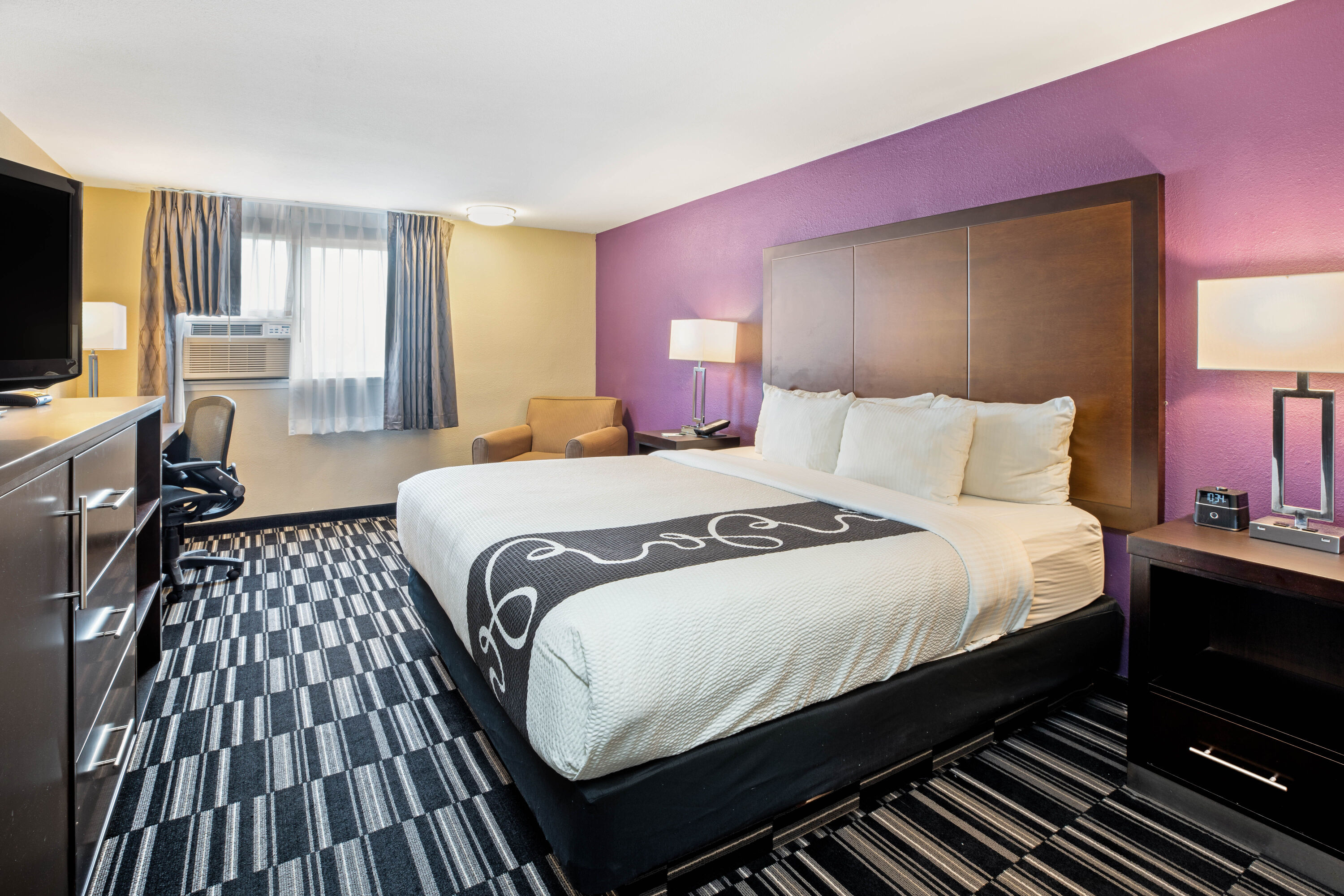 Guest room at the La Quinta Inn by Wyndham Caldwell in Caldwell, Idaho
