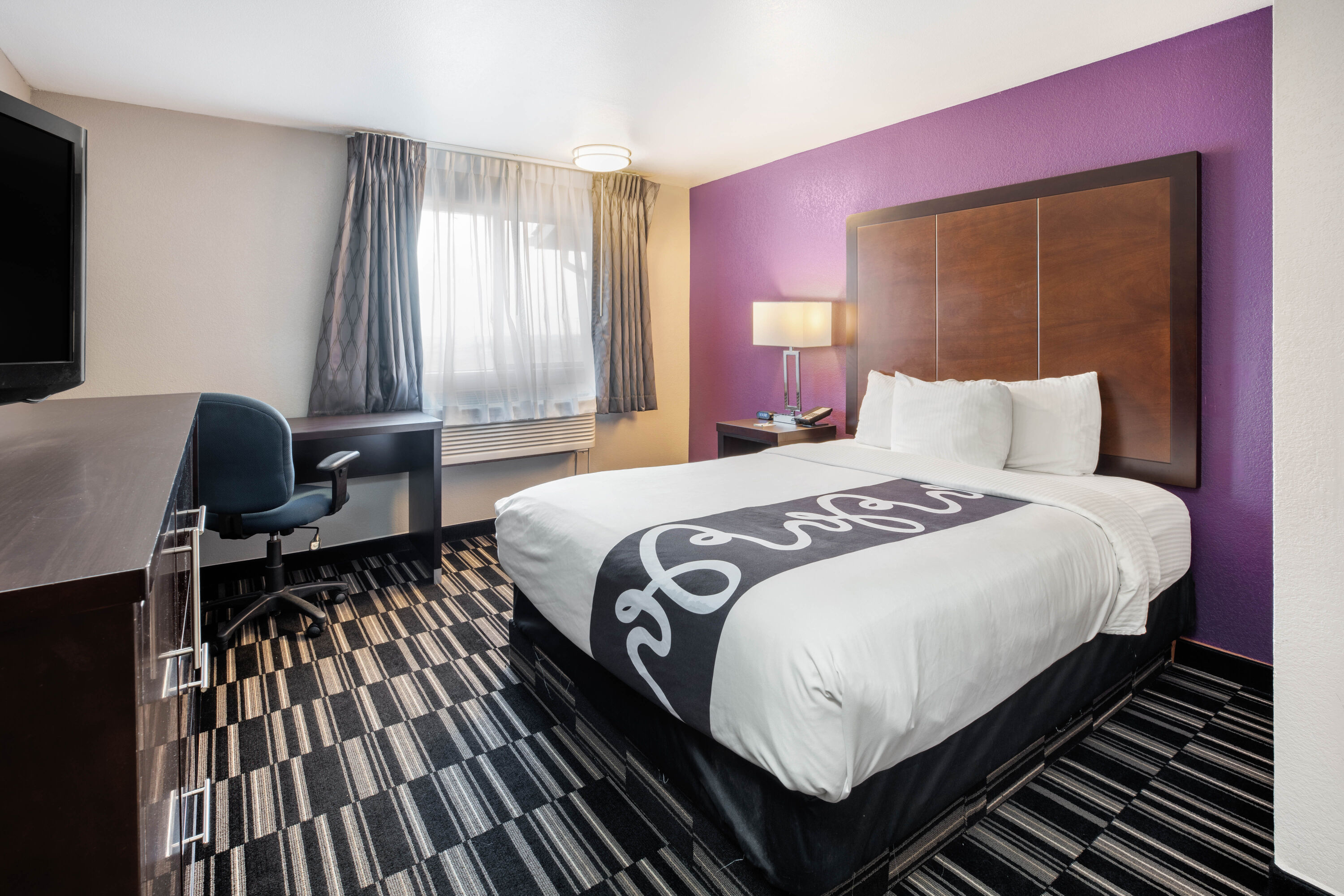 Guest room at the La Quinta Inn by Wyndham Caldwell in Caldwell, Idaho