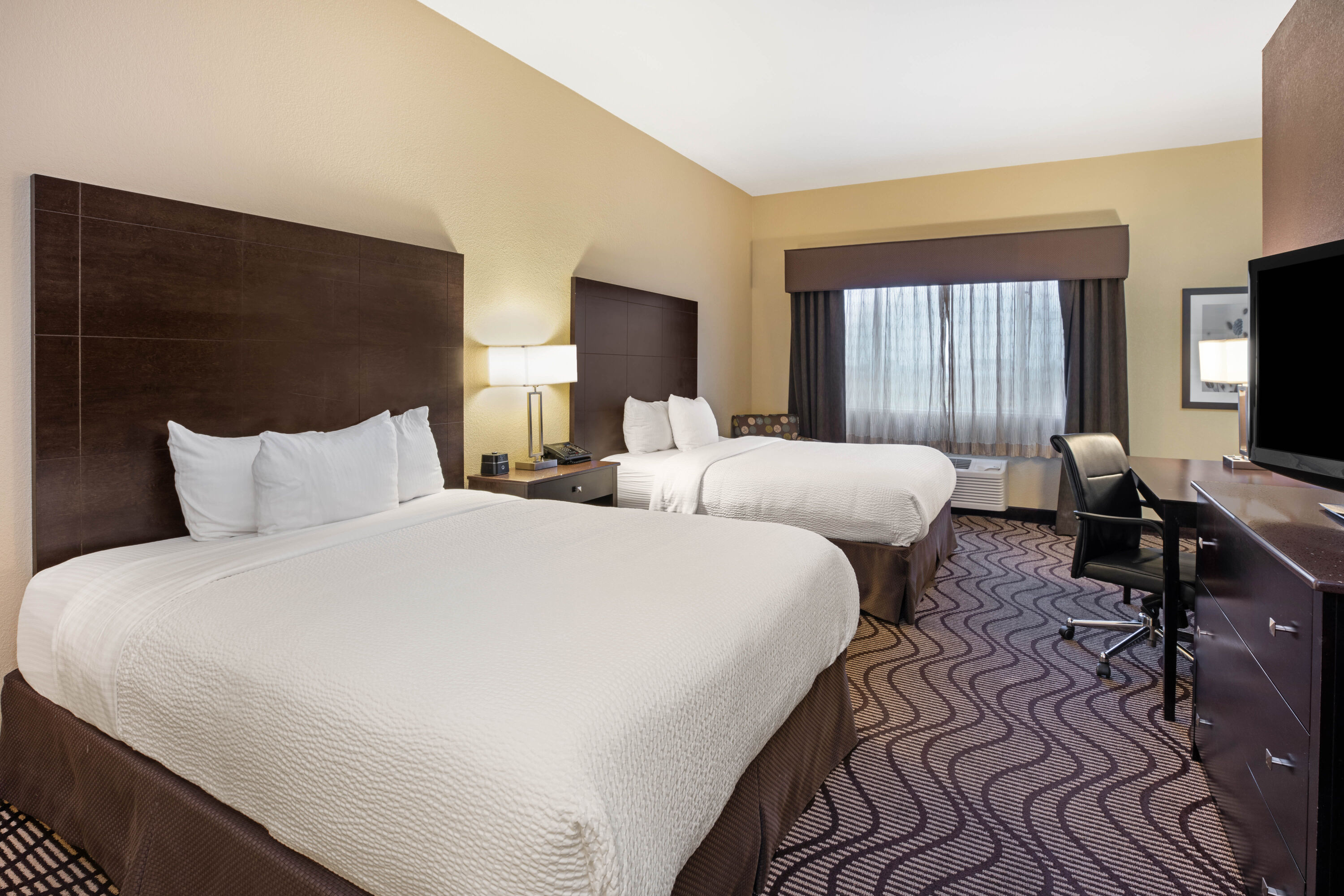Guest room at the La Quinta Inn & Suites by Wyndham Meridian / Boise West in Meridian, Idaho