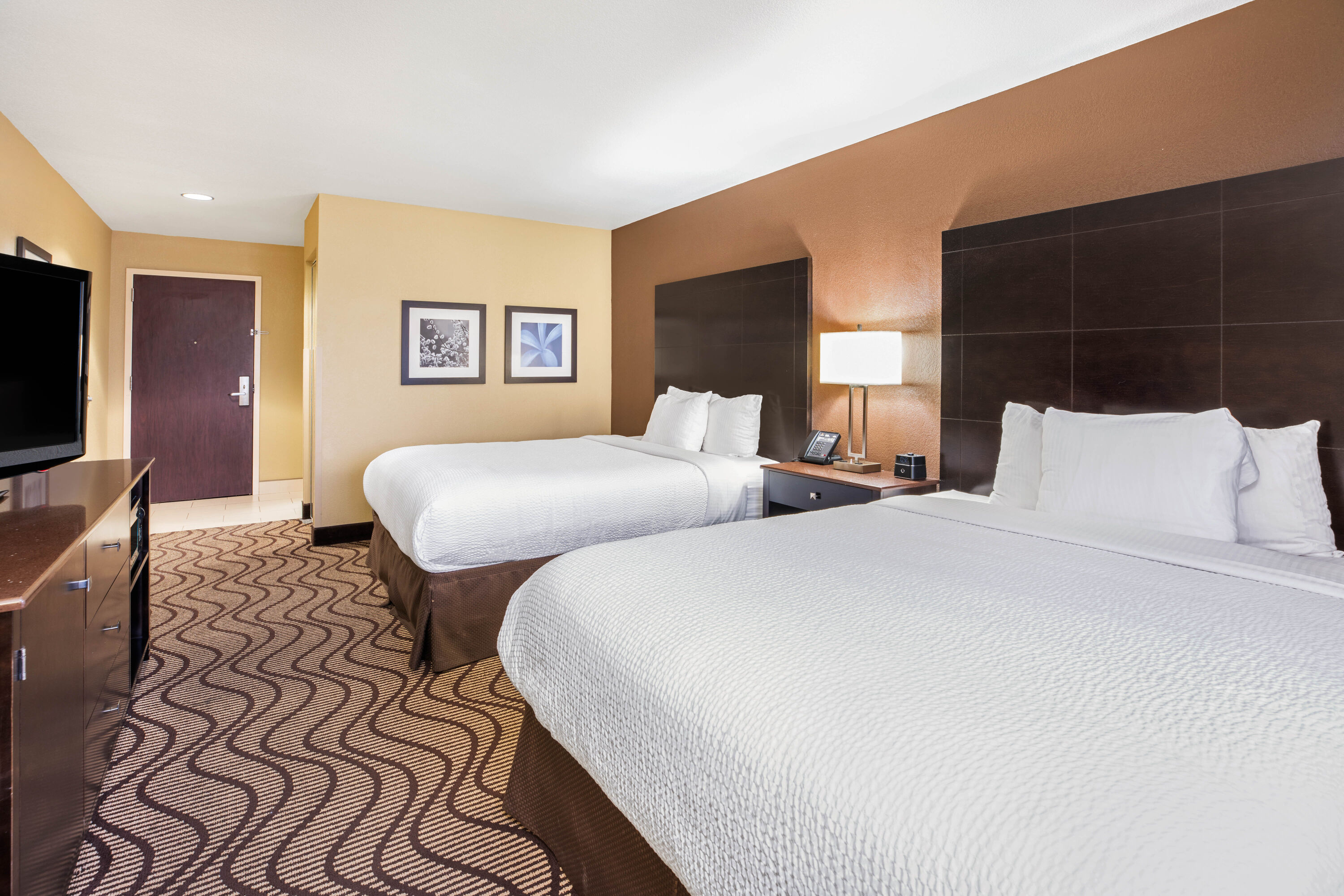 Guest room at the La Quinta Inn & Suites by Wyndham Meridian / Boise West in Meridian, Idaho