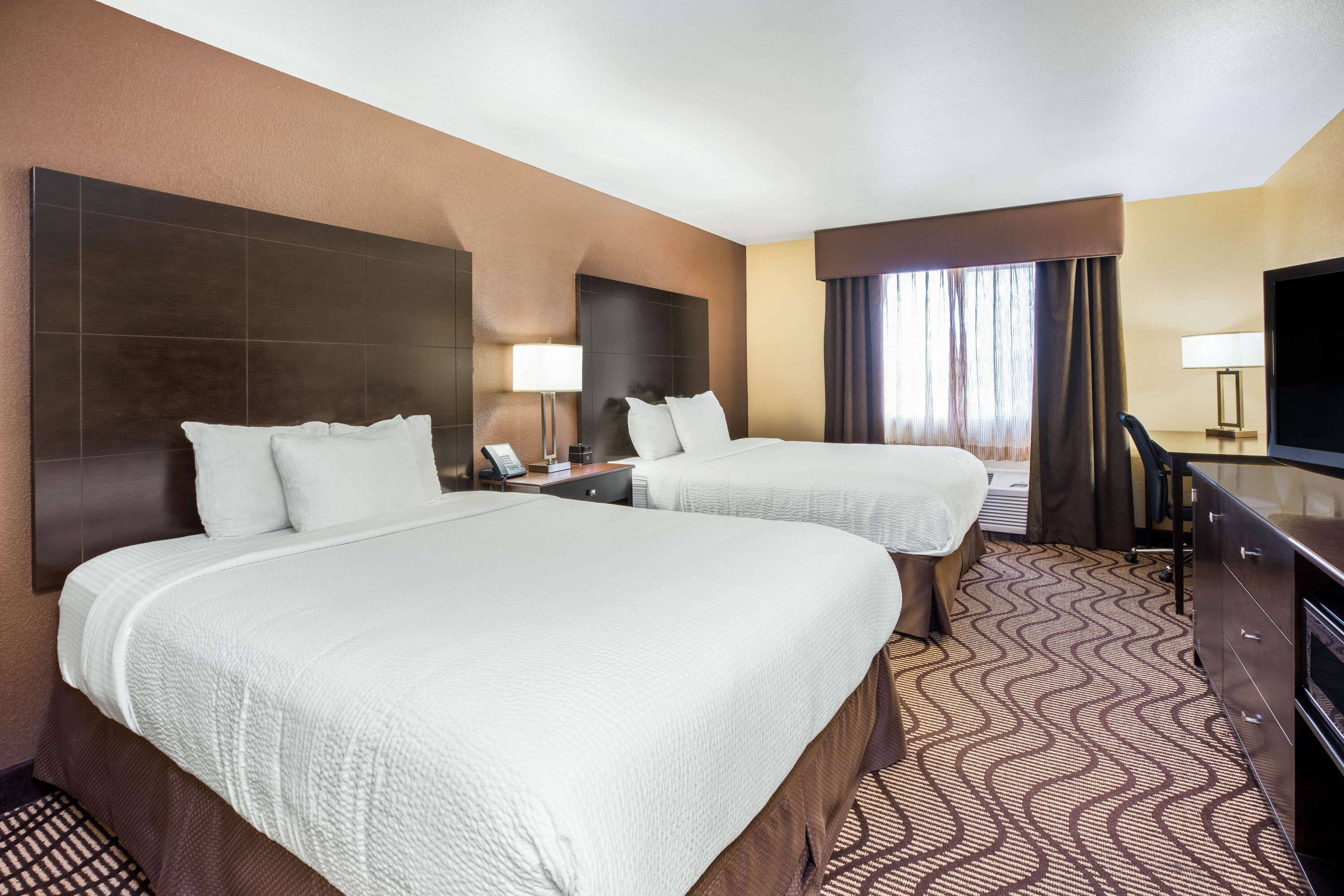 Guest room at the La Quinta Inn & Suites by Wyndham Meridian / Boise West in Meridian, Idaho