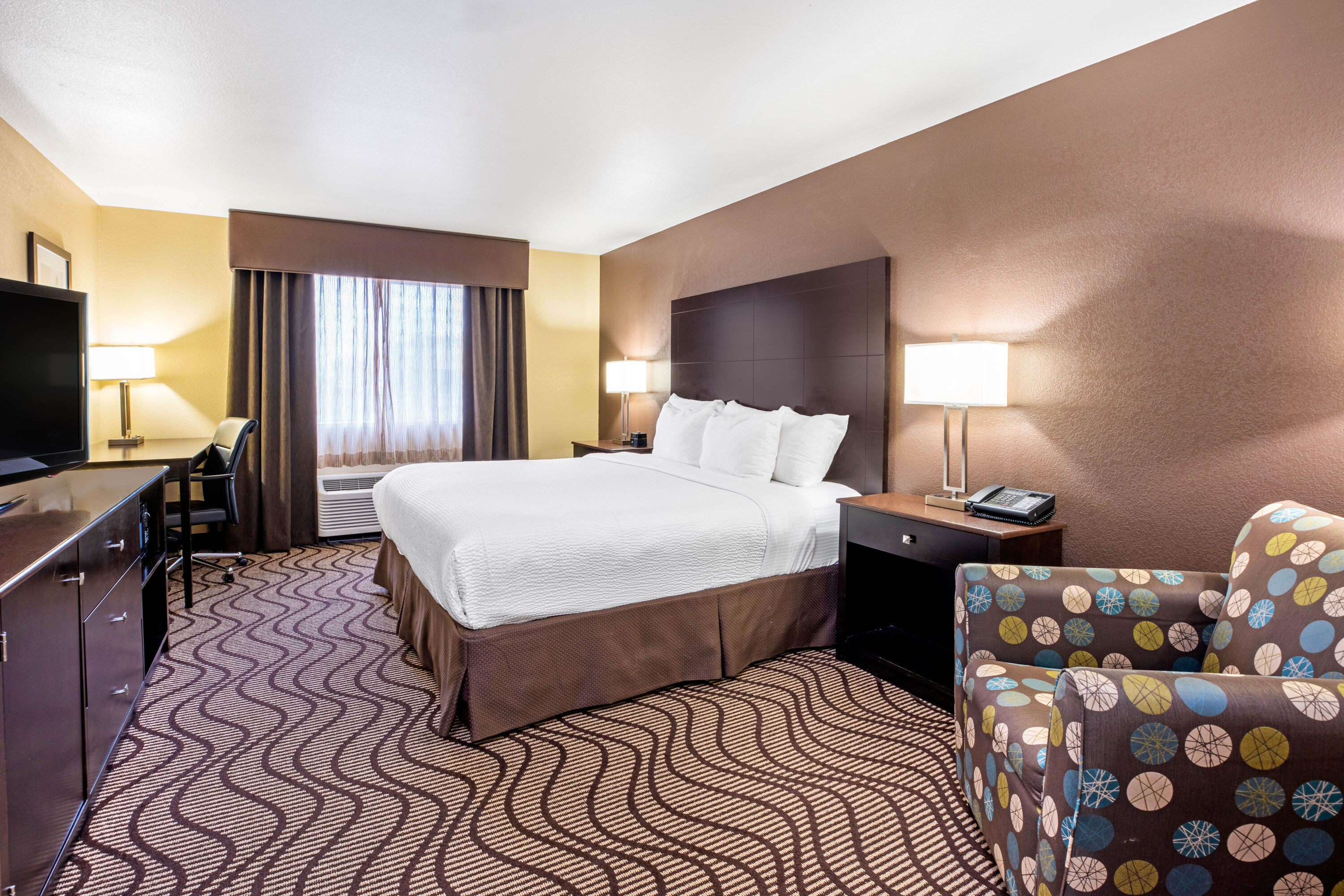 Guest room at the La Quinta Inn & Suites by Wyndham Meridian / Boise West in Meridian, Idaho