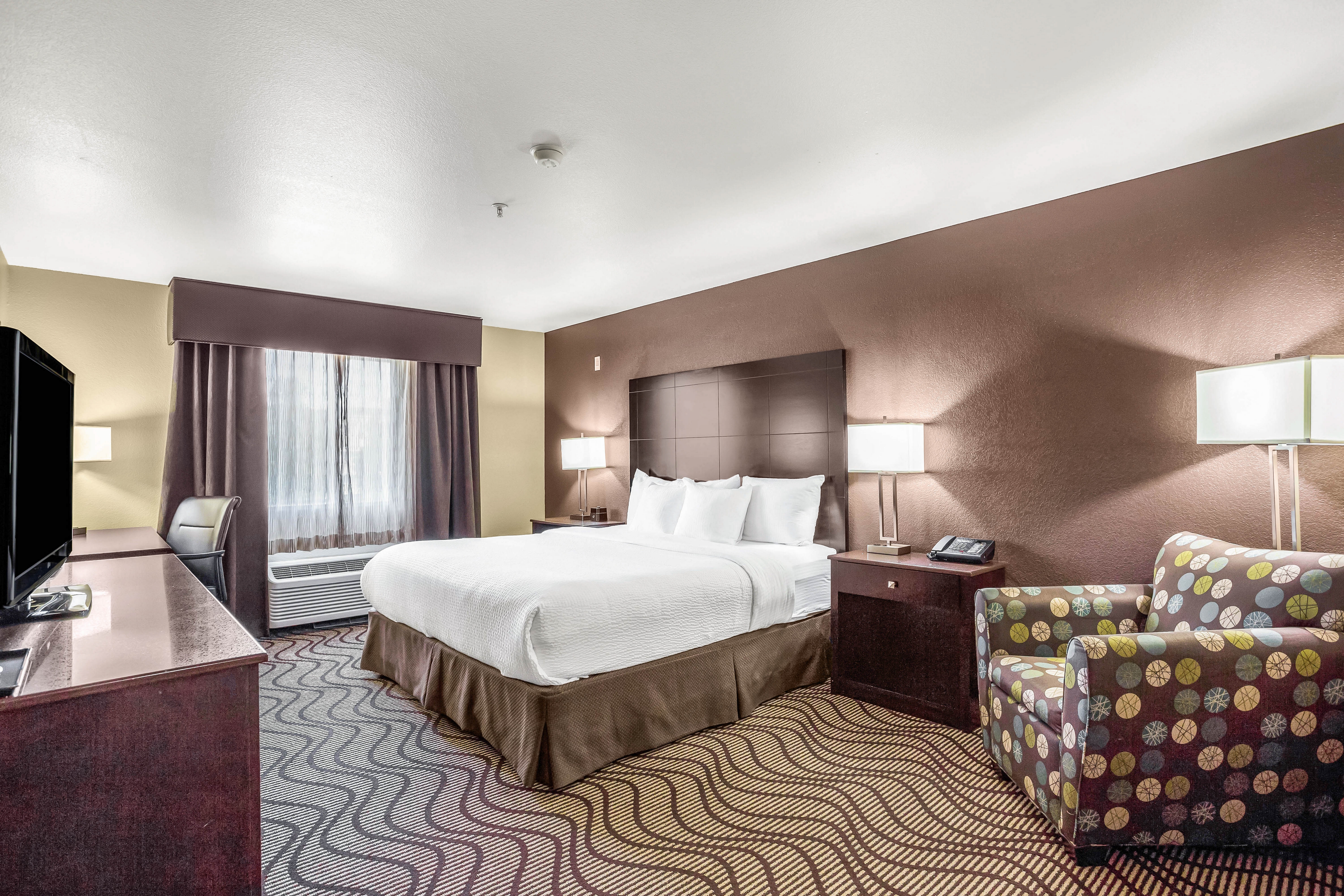 Guest room at the La Quinta Inn & Suites by Wyndham Meridian / Boise West in Meridian, Idaho