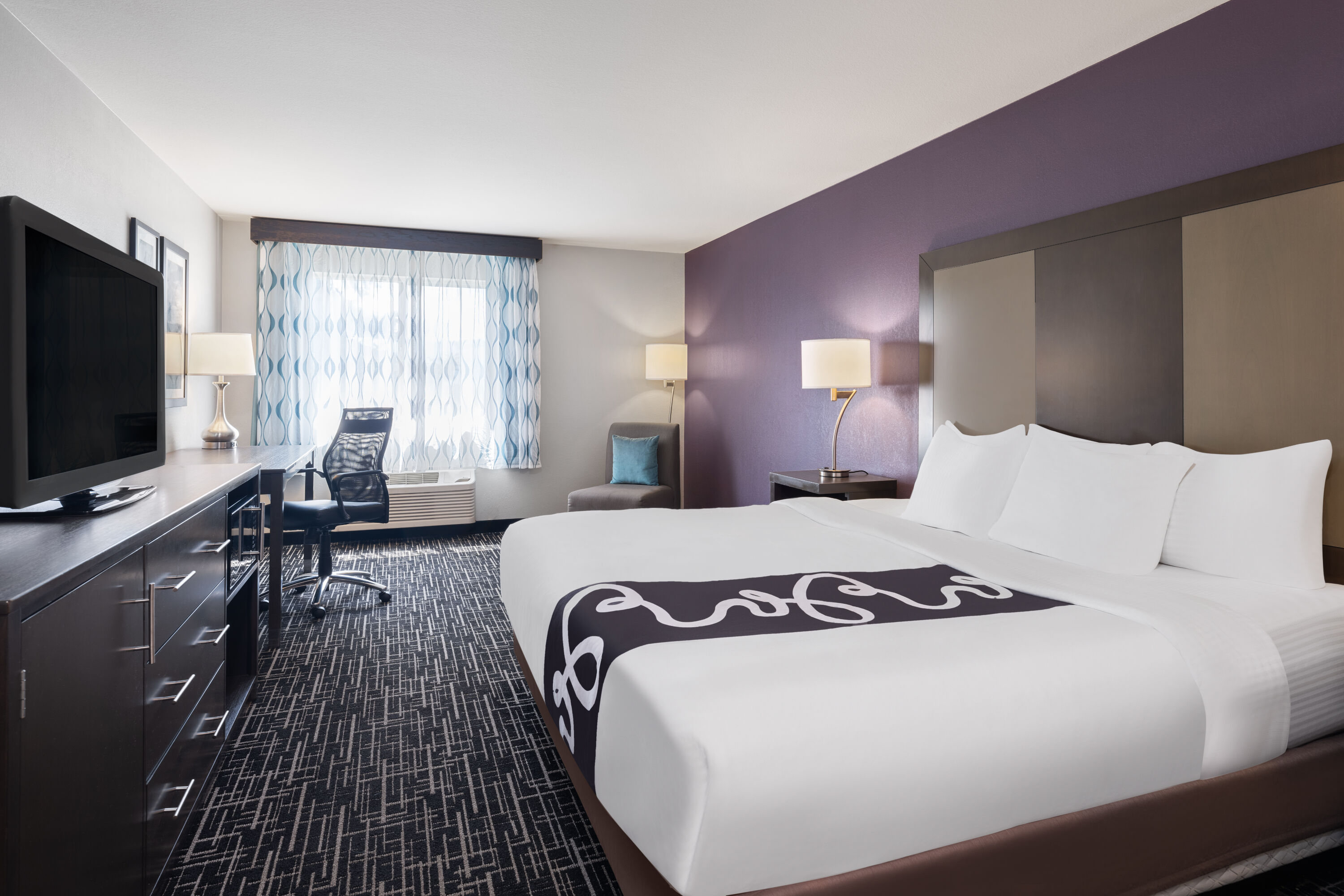 Guest room at the La Quinta Inn & Suites by Wyndham Pocatello in Pocatello, Idaho