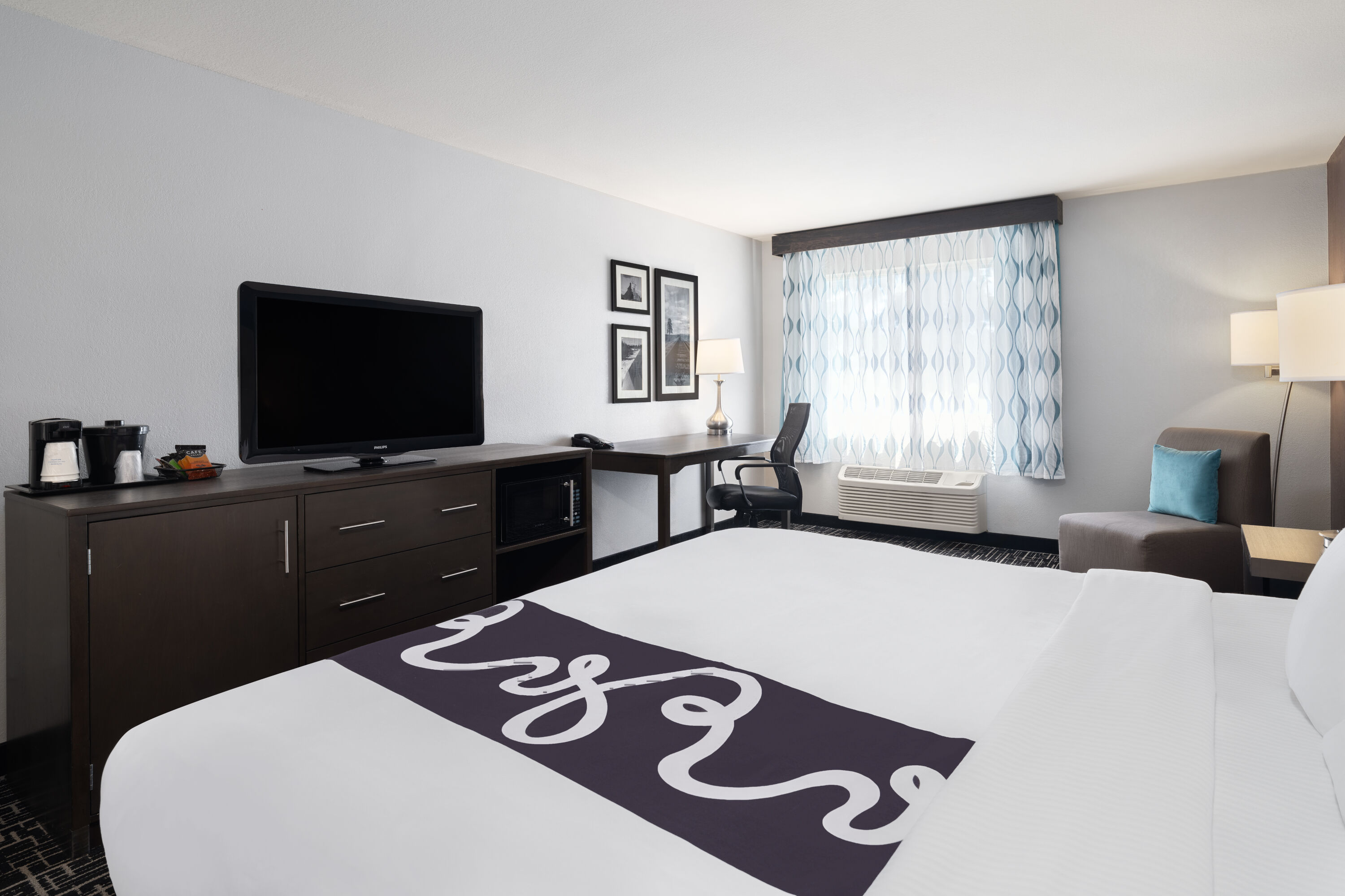 Guest room at the La Quinta Inn & Suites by Wyndham Pocatello in Pocatello, Idaho