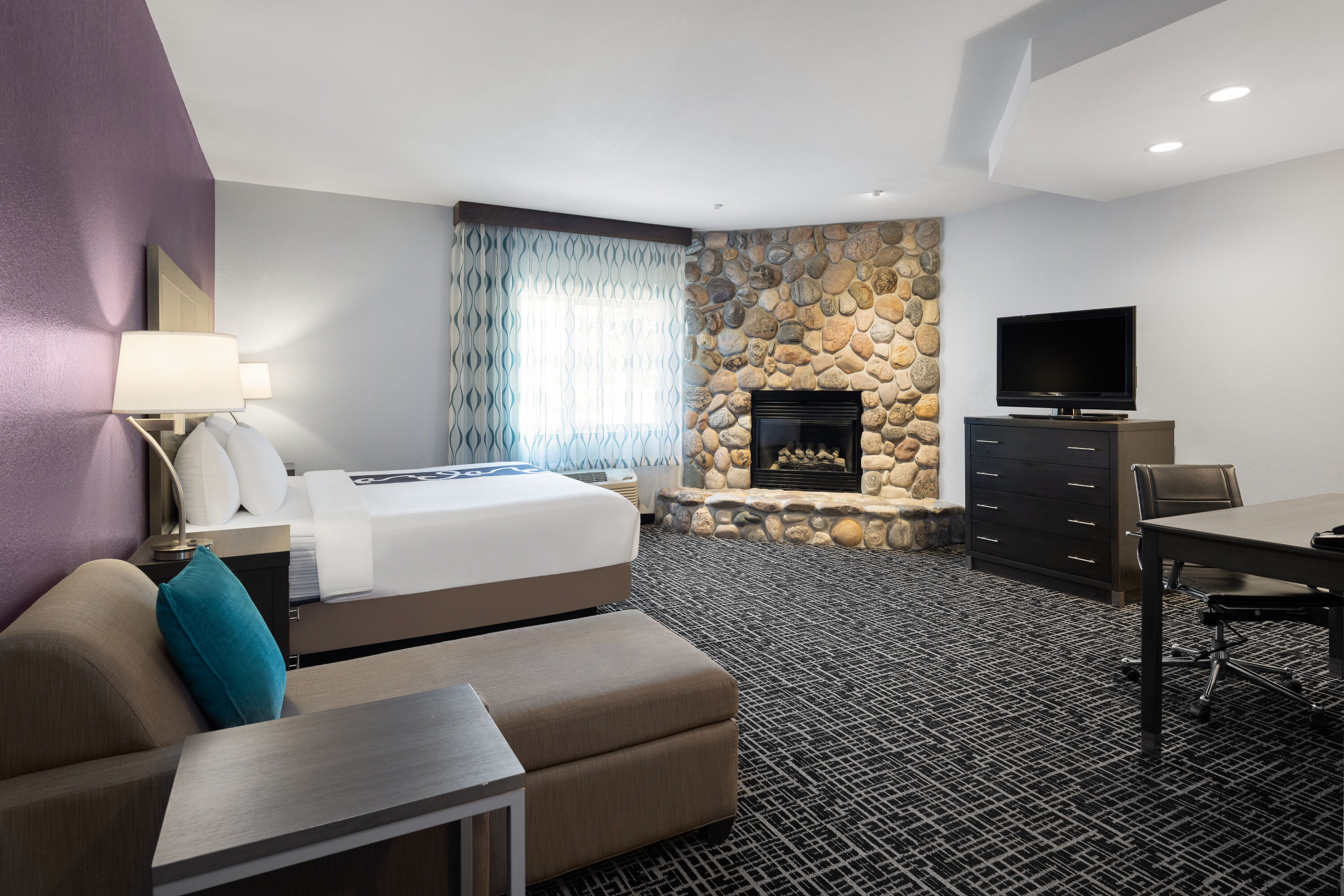 Guest room at the La Quinta Inn & Suites by Wyndham Pocatello in Pocatello, Idaho
