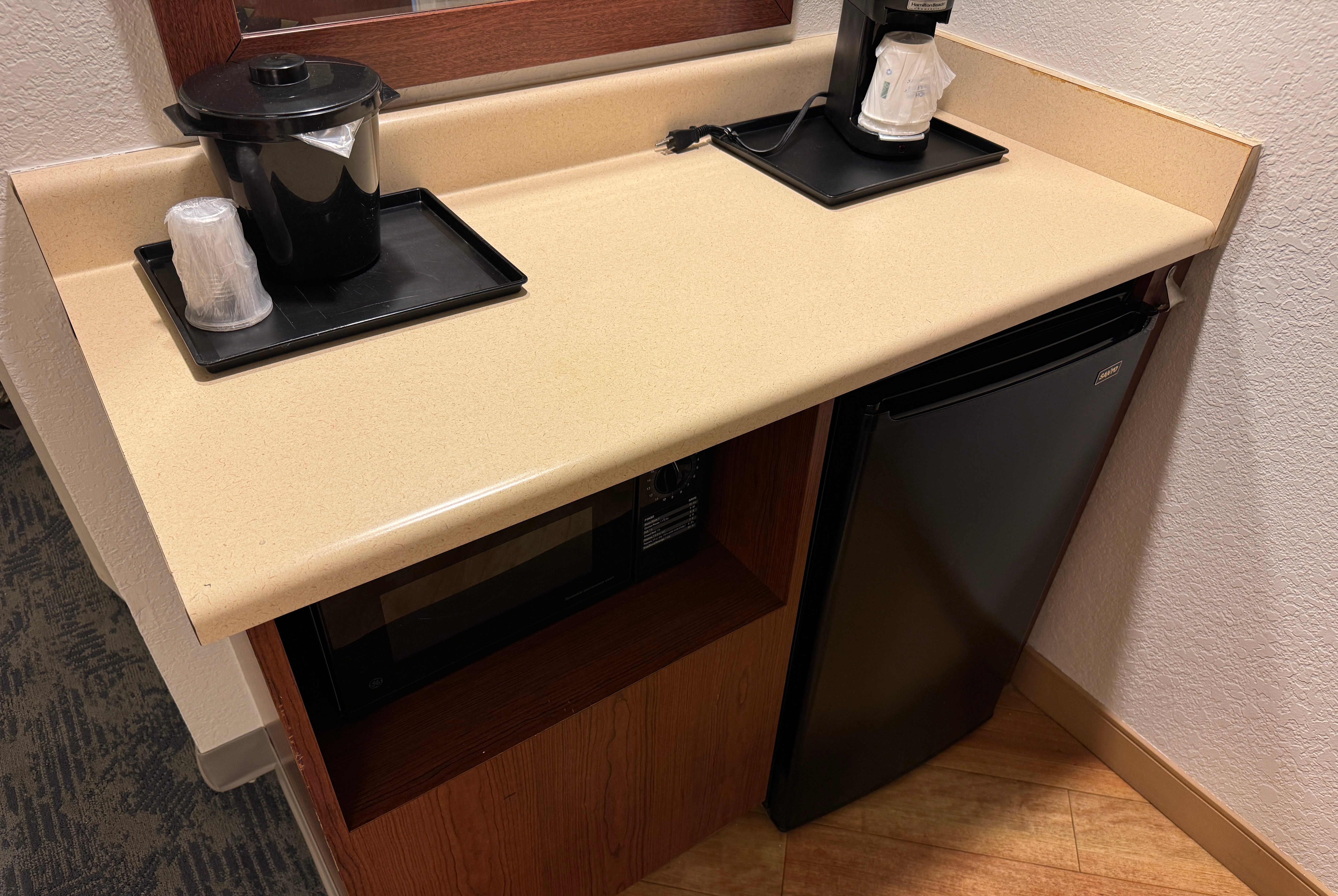 Guest room at the La Quinta Inn & Suites by Wyndham Bannockburn-Deerfield in Bannockburn, Illinois