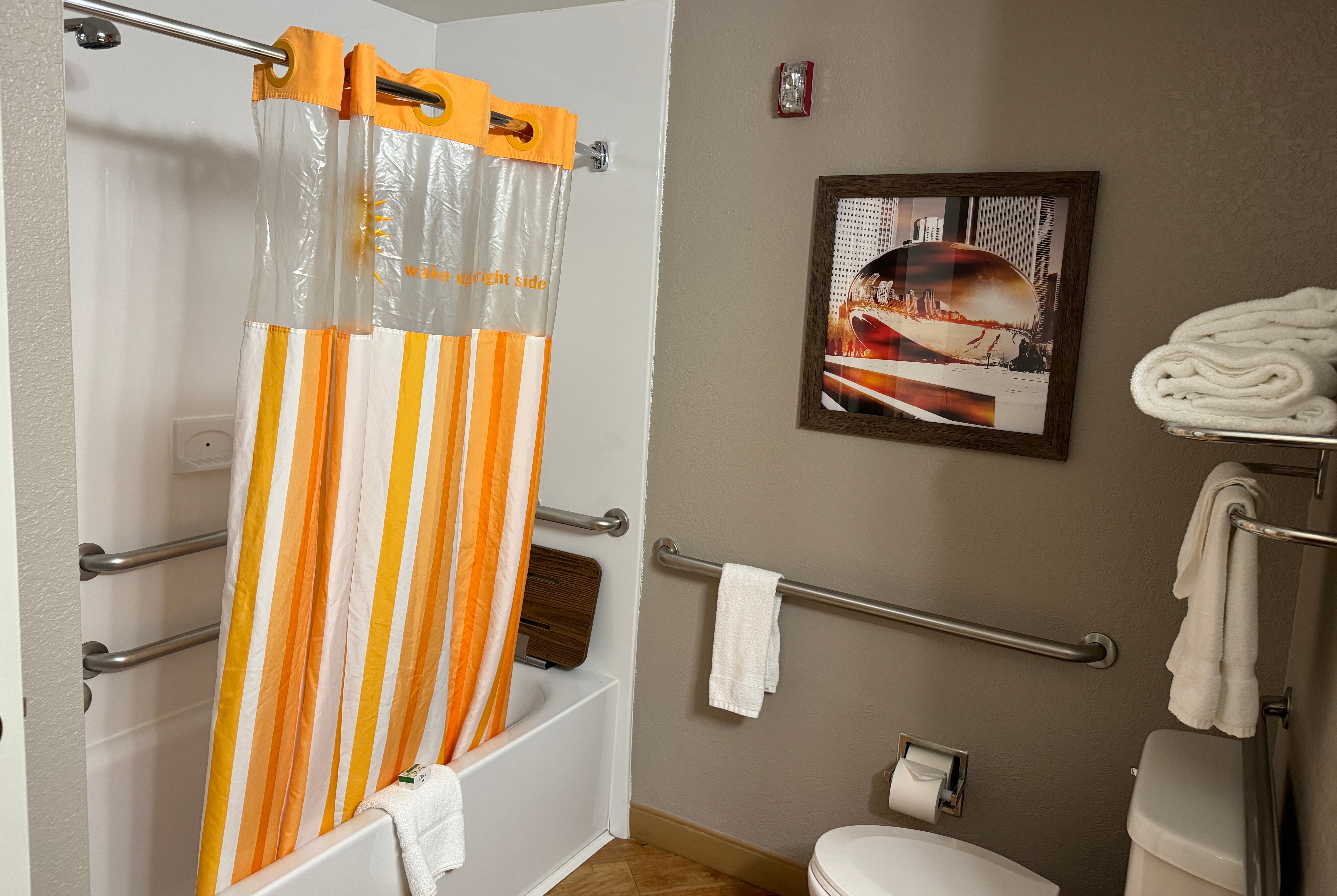 Guest room bath at the La Quinta Inn & Suites by Wyndham Bannockburn-Deerfield in Bannockburn, Illinois