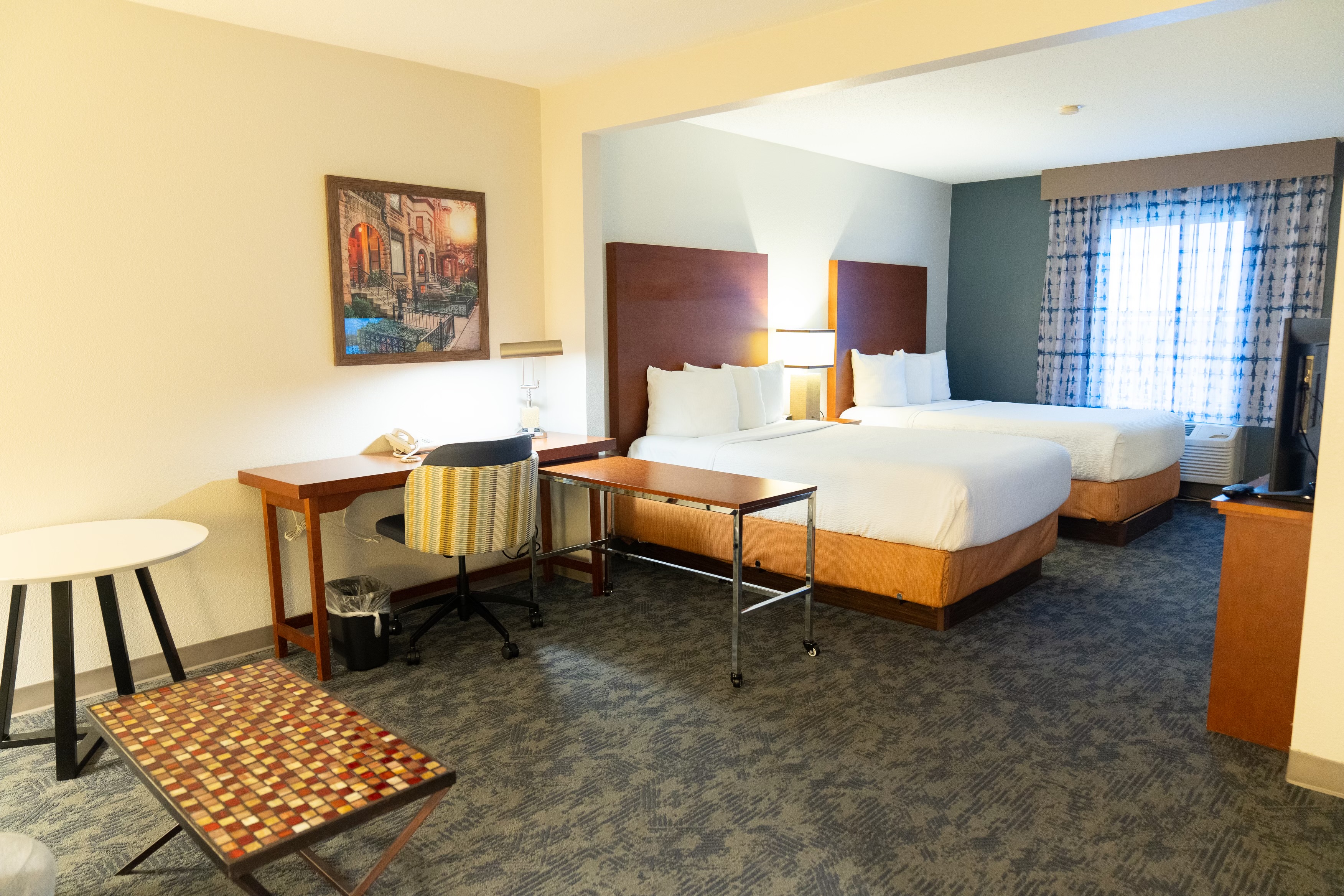 Guest room at the La Quinta Inn & Suites by Wyndham Bannockburn-Deerfield in Bannockburn, Illinois