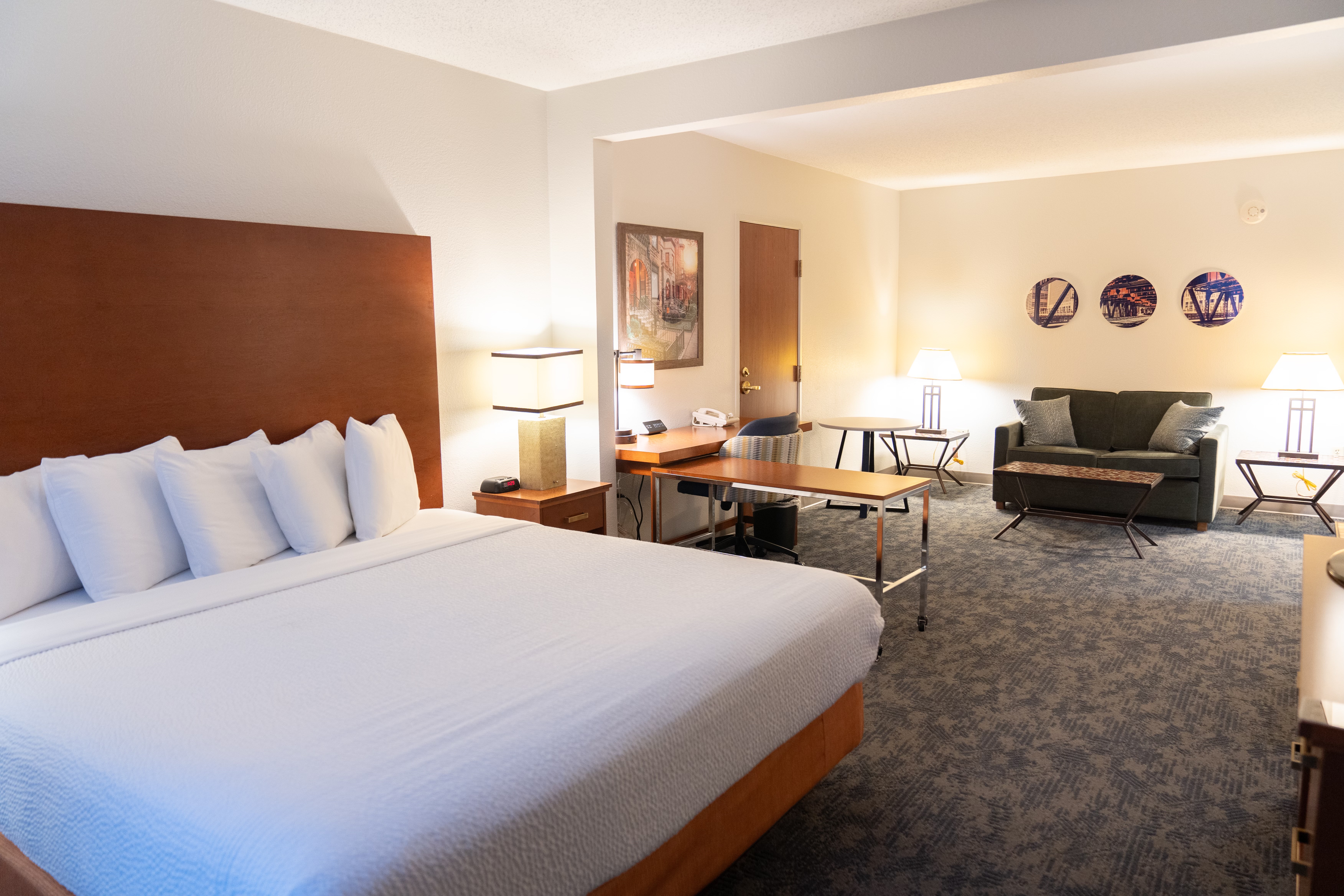 Guest room at the La Quinta Inn & Suites by Wyndham Bannockburn-Deerfield in Bannockburn, Illinois
