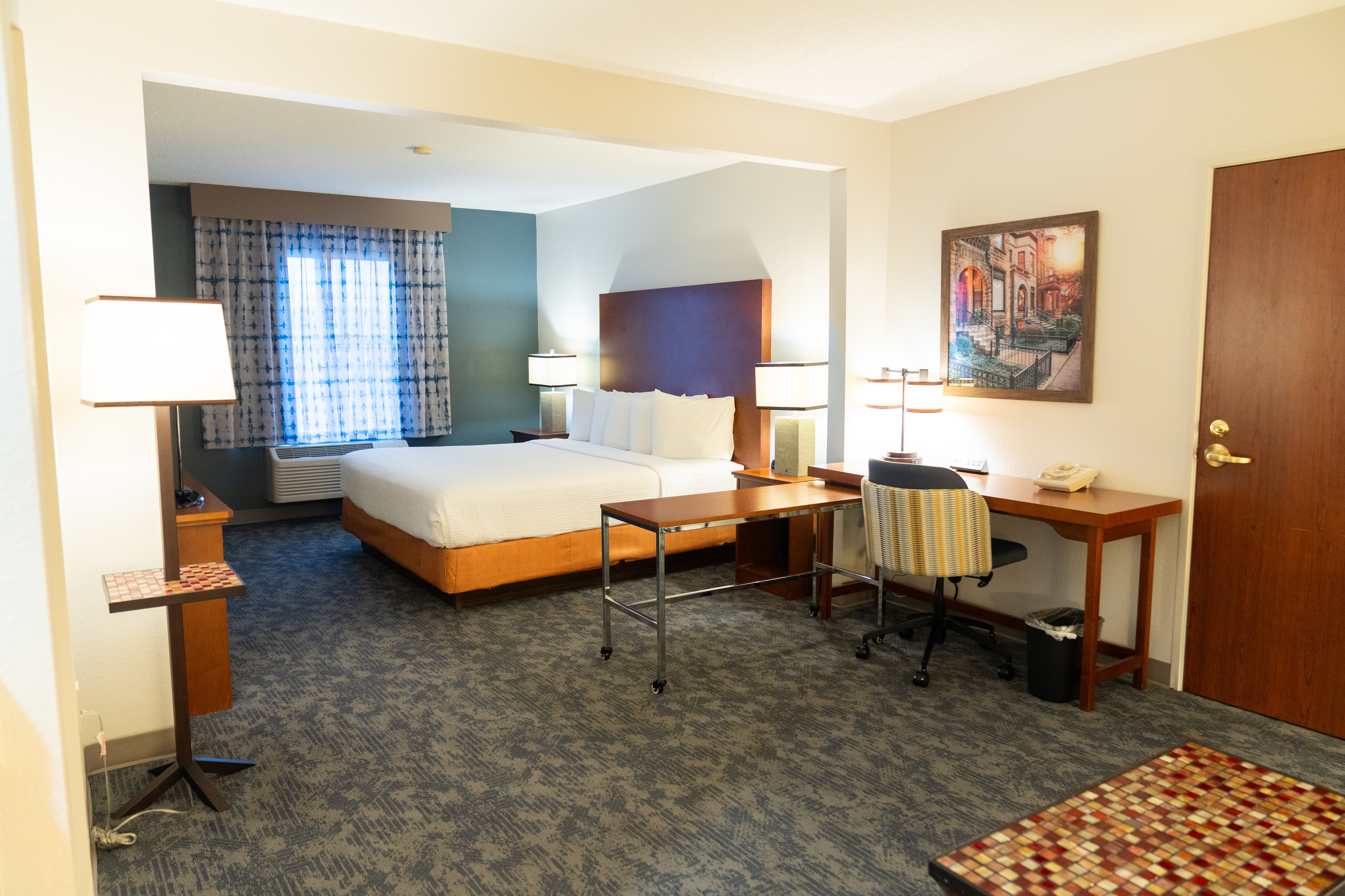 Guest room at the La Quinta Inn & Suites by Wyndham Bannockburn-Deerfield in Bannockburn, Illinois