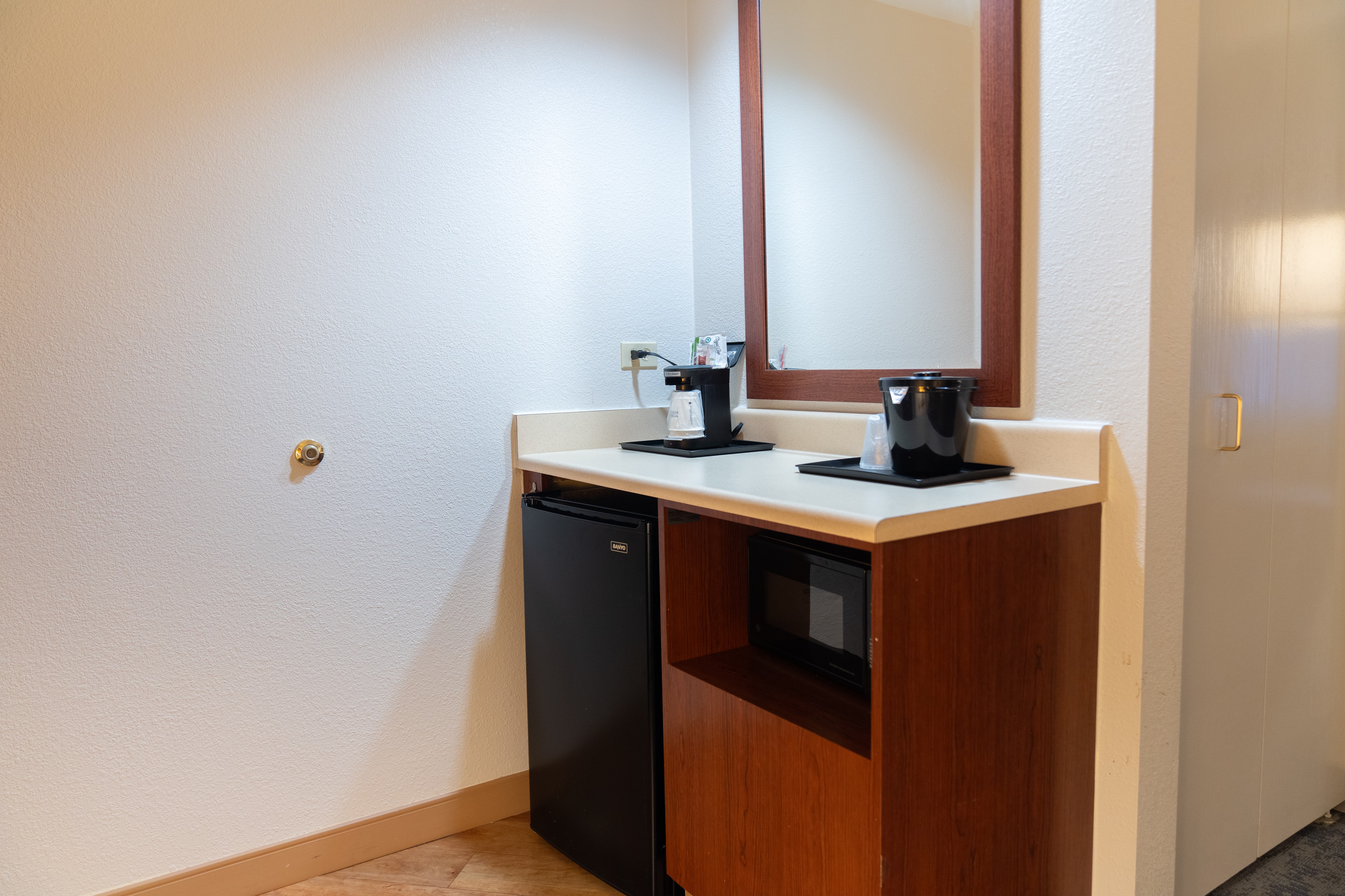 Guest room at the La Quinta Inn & Suites by Wyndham Bannockburn-Deerfield in Bannockburn, Illinois