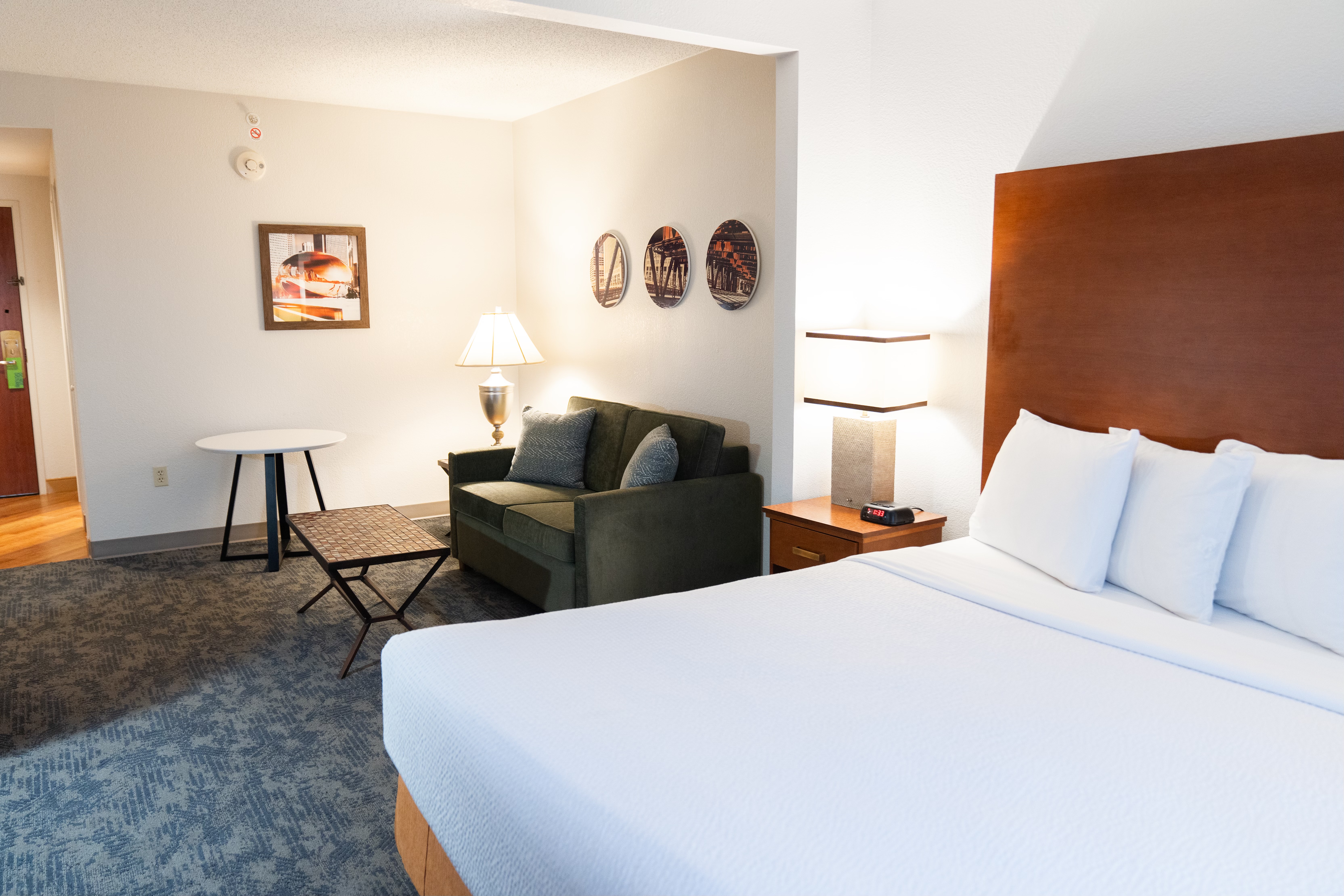 Guest room at the La Quinta Inn & Suites by Wyndham Bannockburn-Deerfield in Bannockburn, Illinois