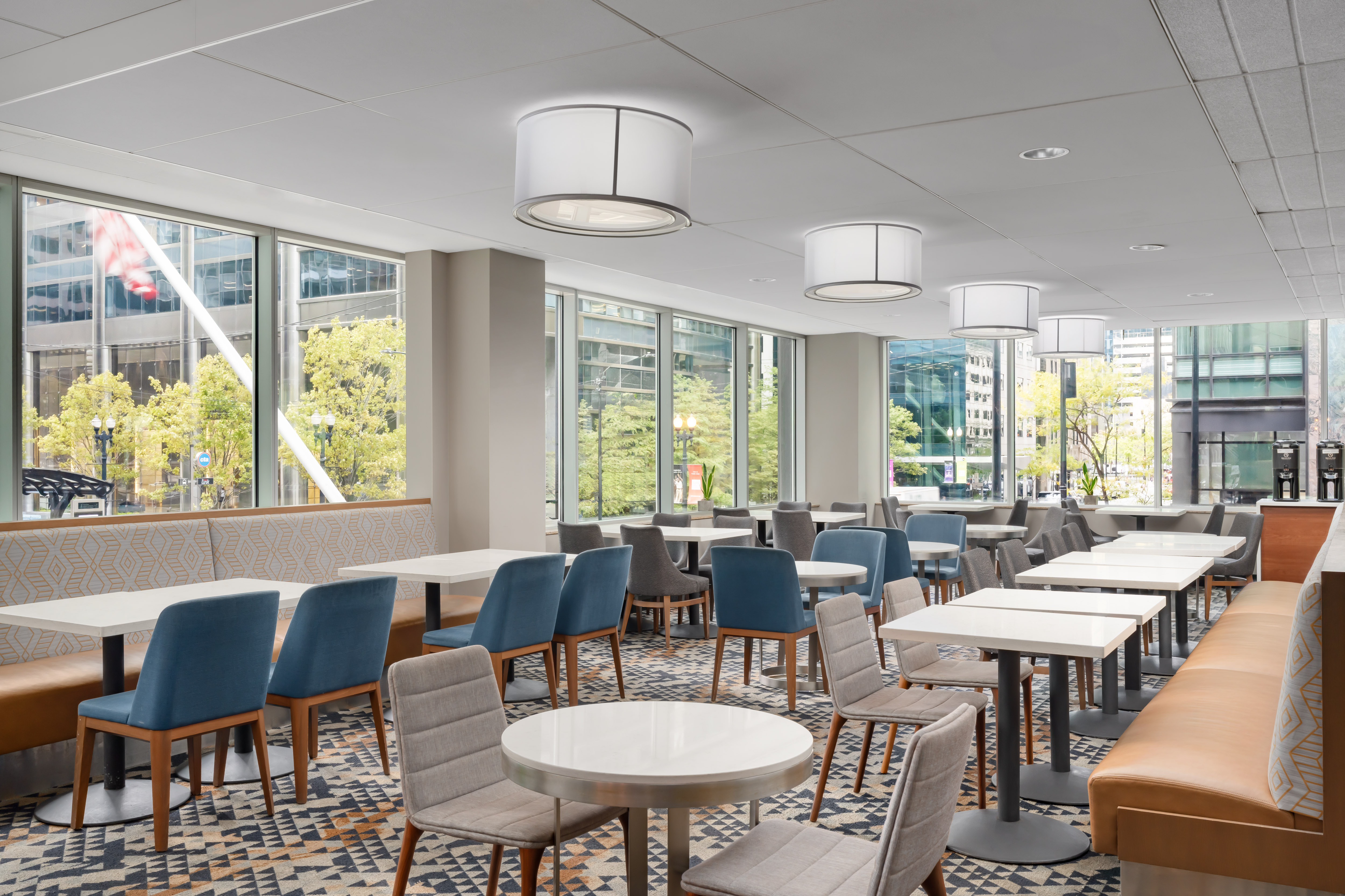 La Quinta Inn & Suites by Wyndham Chicago Downtown restaurant in Chicago, Illinois