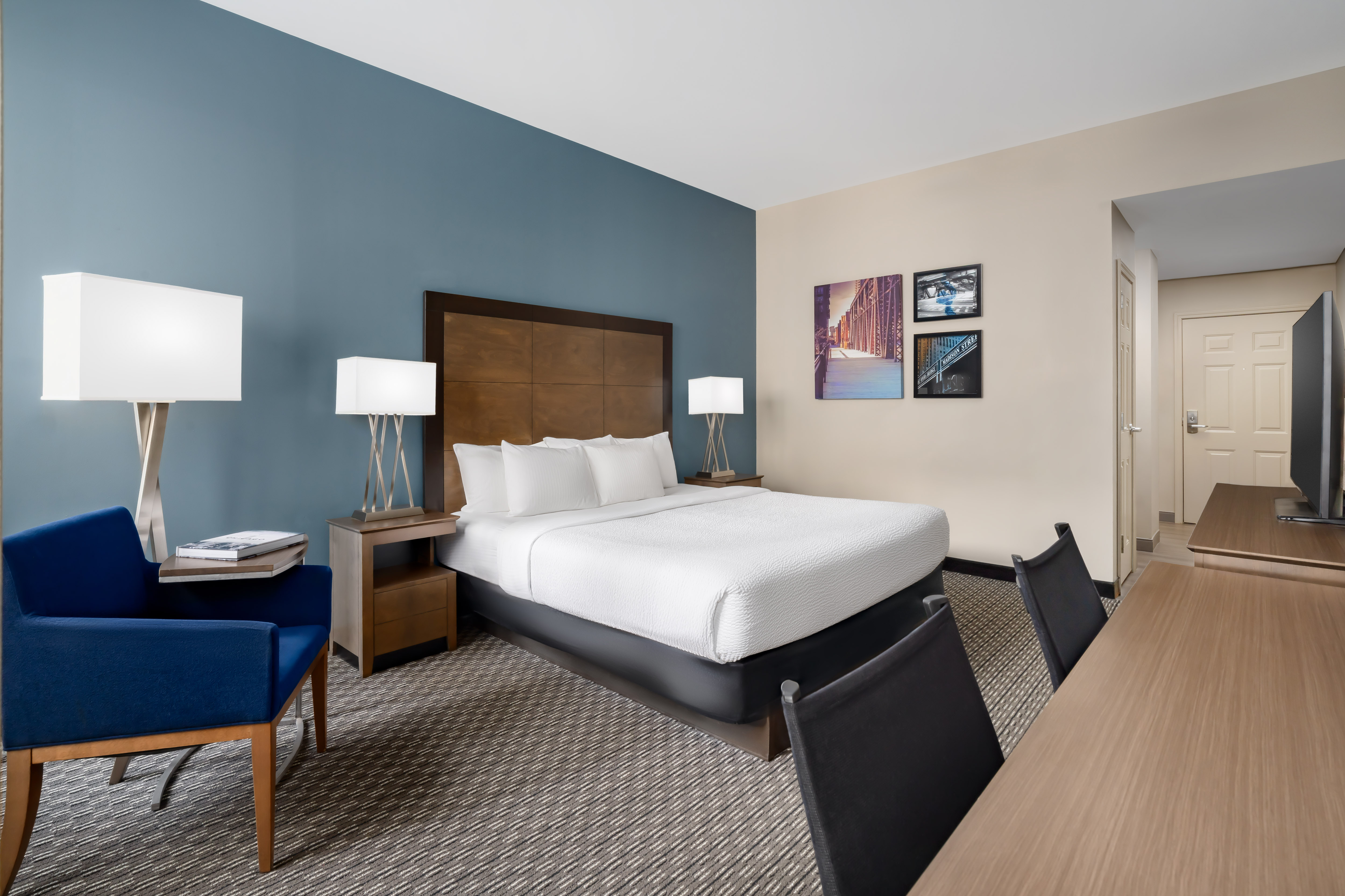 Guest room at the La Quinta Inn & Suites by Wyndham Chicago Downtown in Chicago, Illinois
