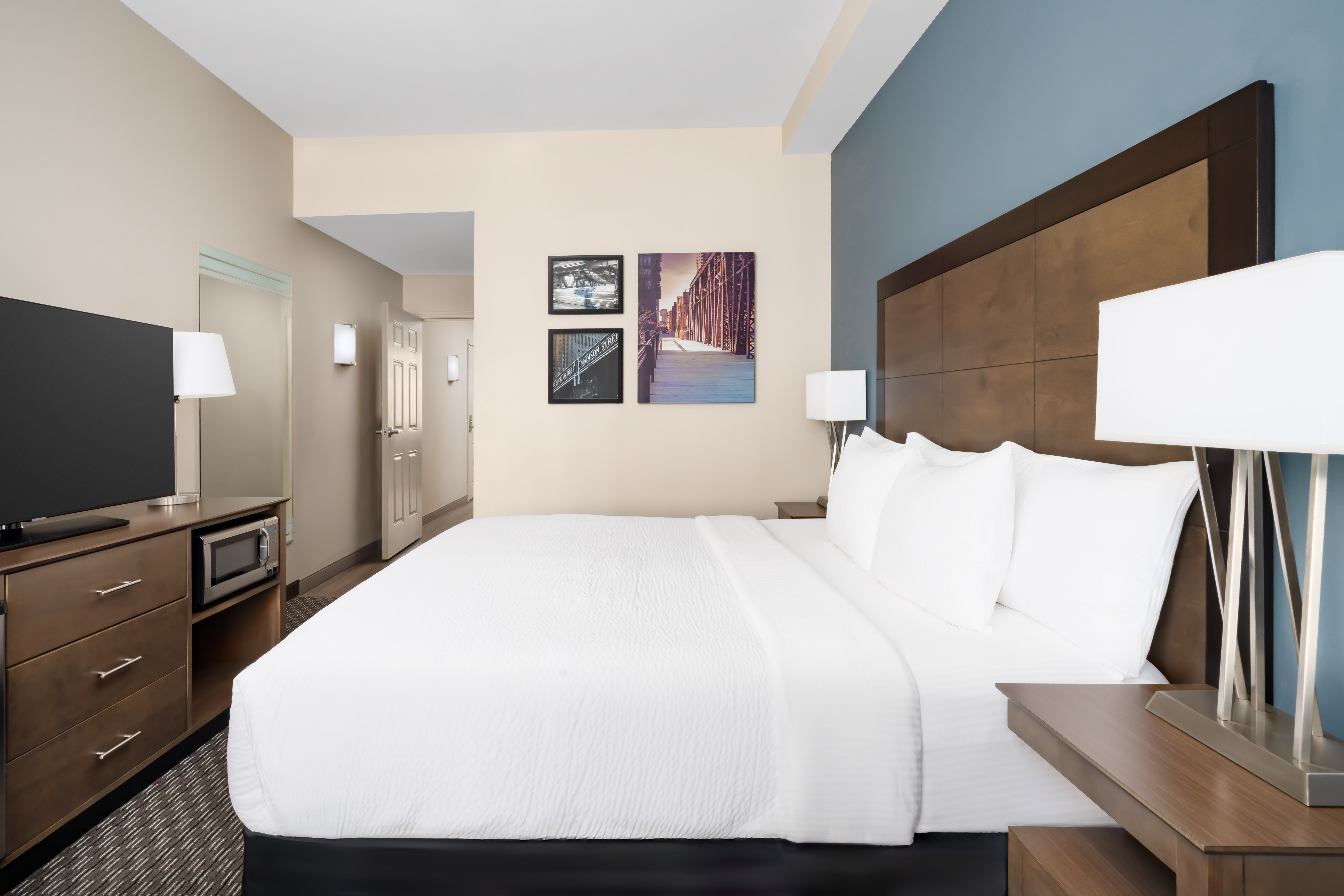 Guest room at the La Quinta Inn & Suites by Wyndham Chicago Downtown in Chicago, Illinois