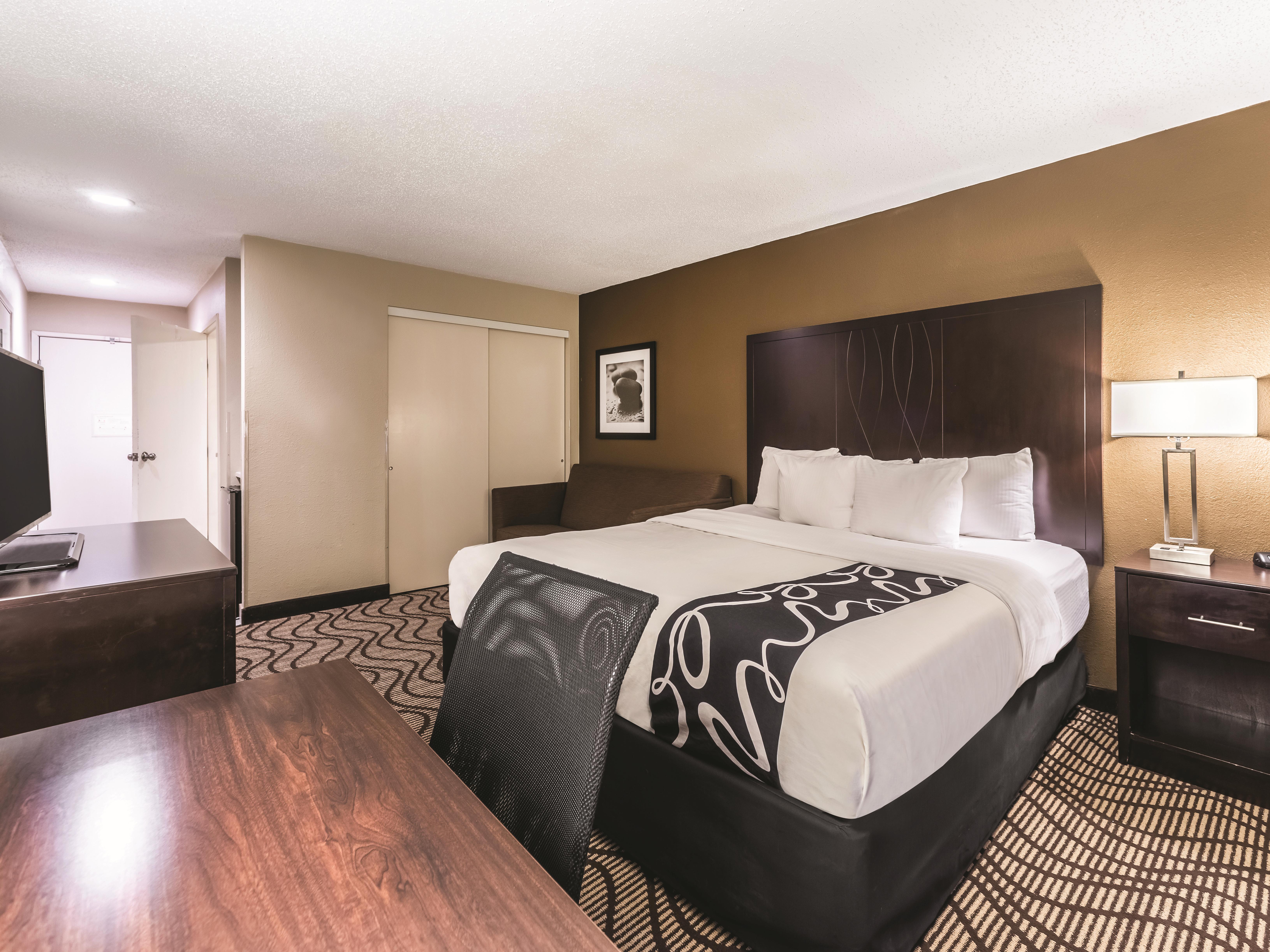 Guest room at the La Quinta Inn & Suites by Wyndham Collinsville - St. Louis in Collinsville, Illinois