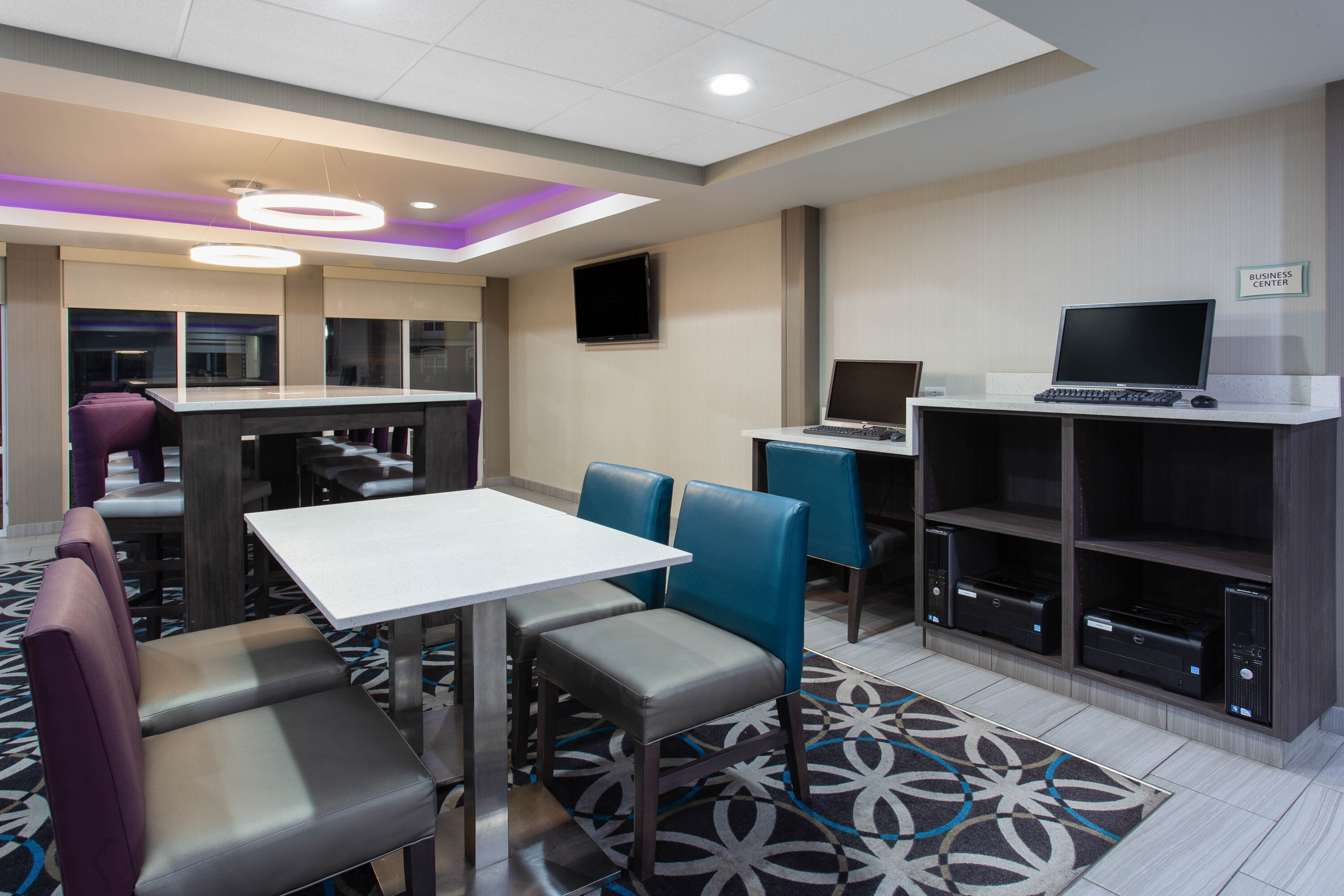 La Quinta Inn & Suites by Wyndham Effingham business center in Effingham, Illinois