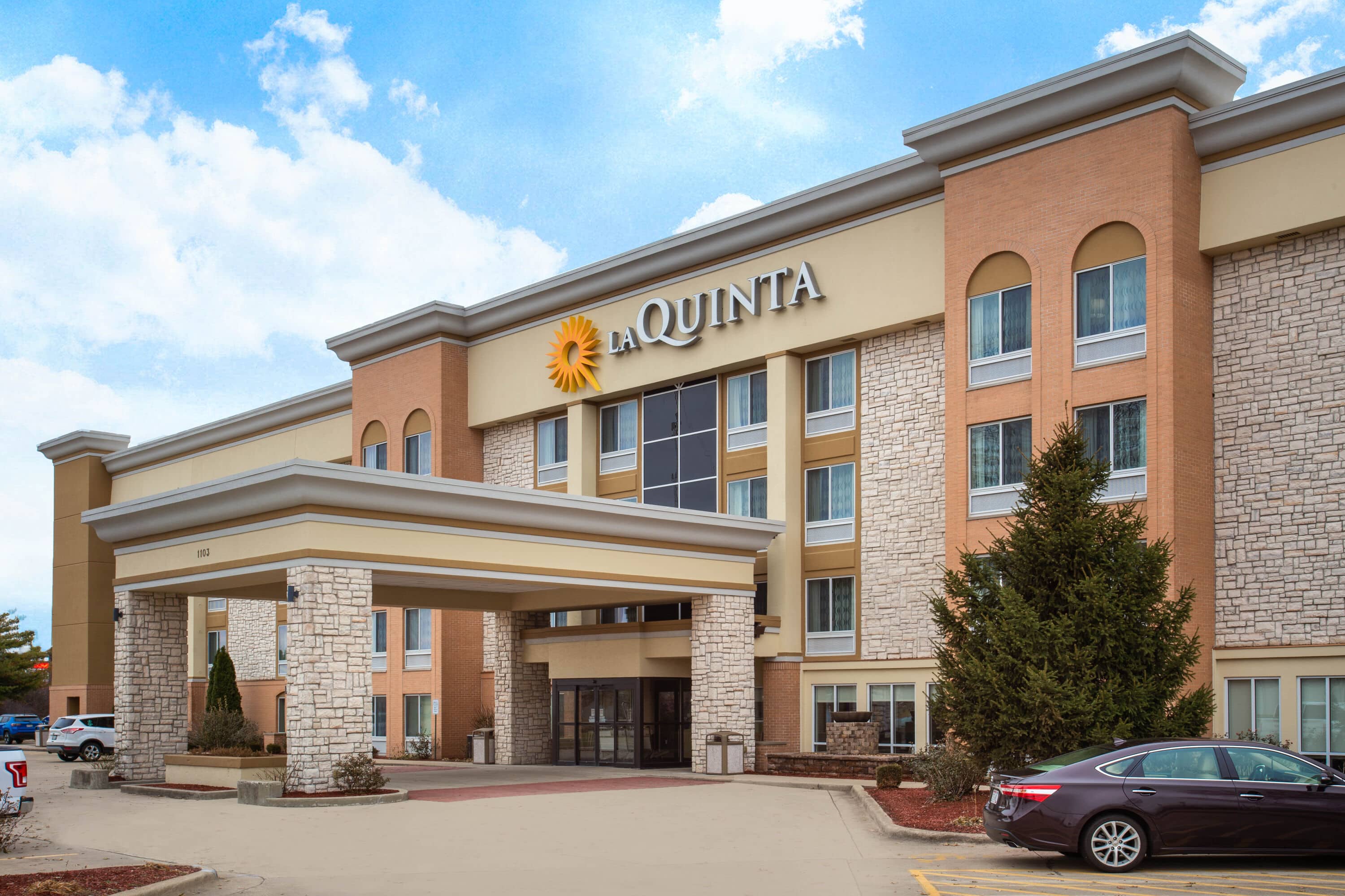 La Quinta Inn & Suites by Wyndham Effingham Effingham, IL Hotels
