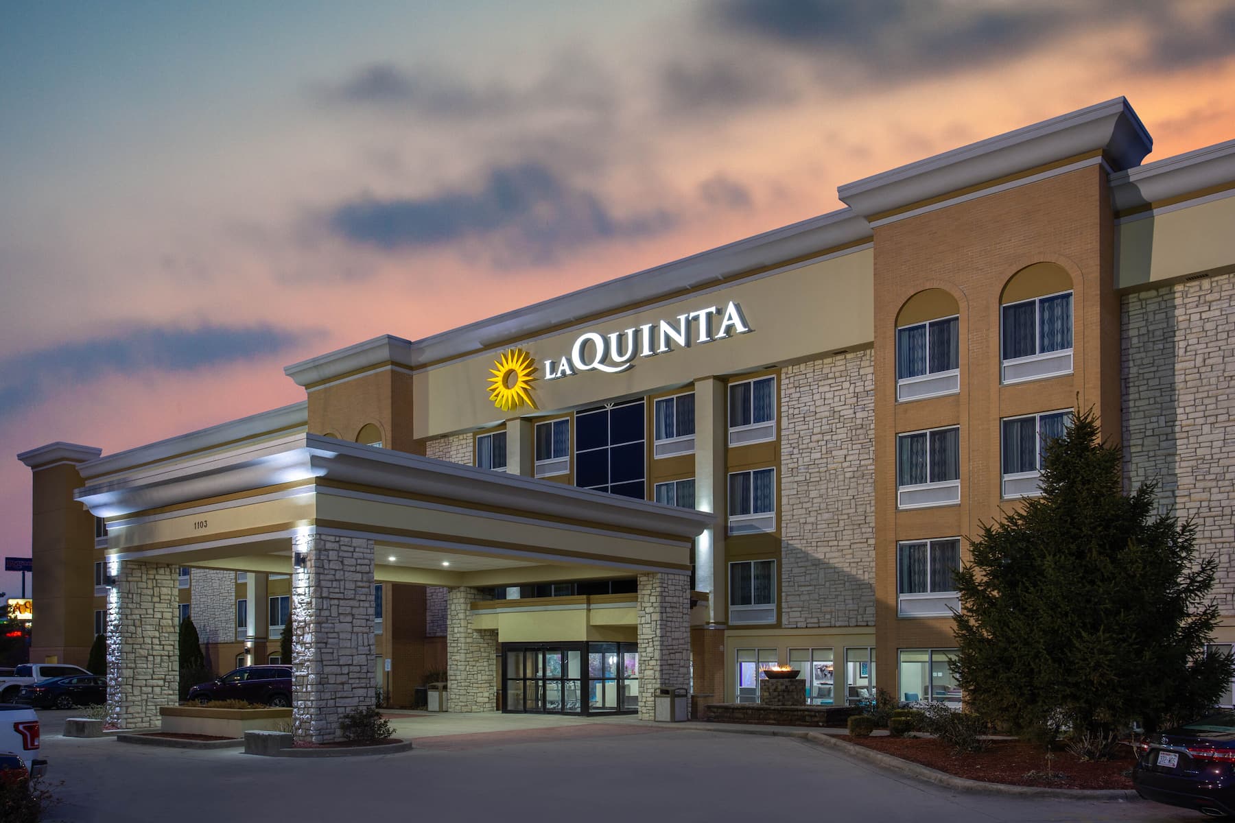 La Quinta Inn & Suites by Wyndham Effingham | Effingham, IL Hotels