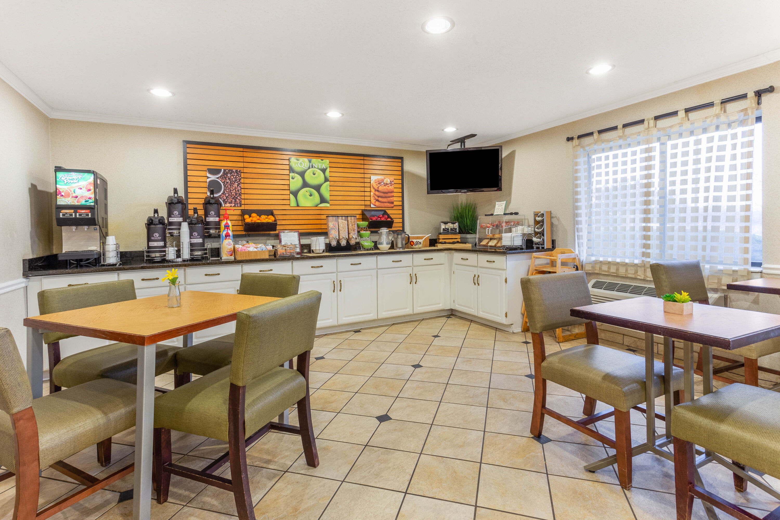 Free breakfast at La Quinta Inn & Suites by Wyndham Chicago Gurnee in Gurnee, Illinois