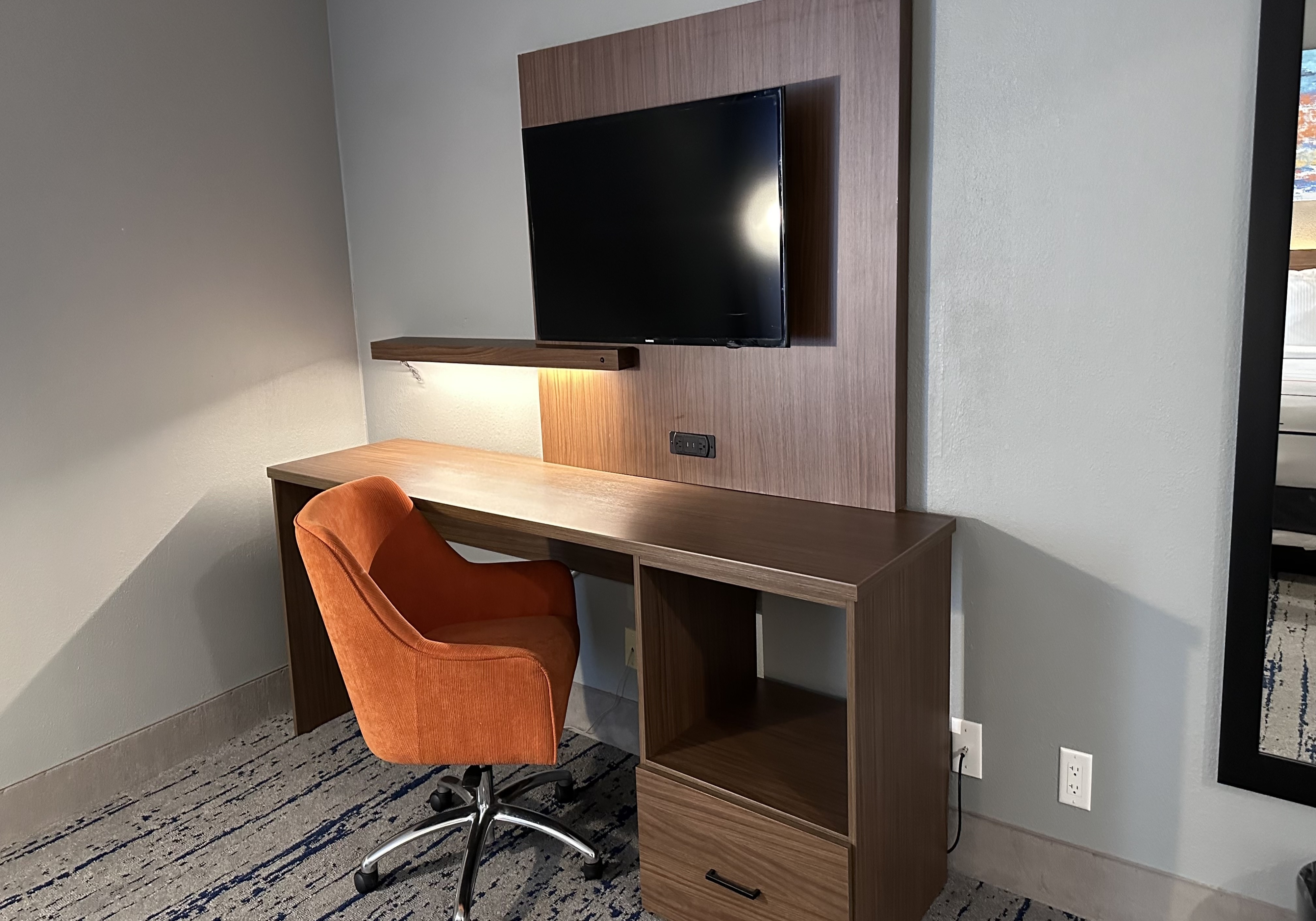 Guest room feature at the La Quinta Inn & Suites by Wyndham Chicago Gurnee in Gurnee, Illinois