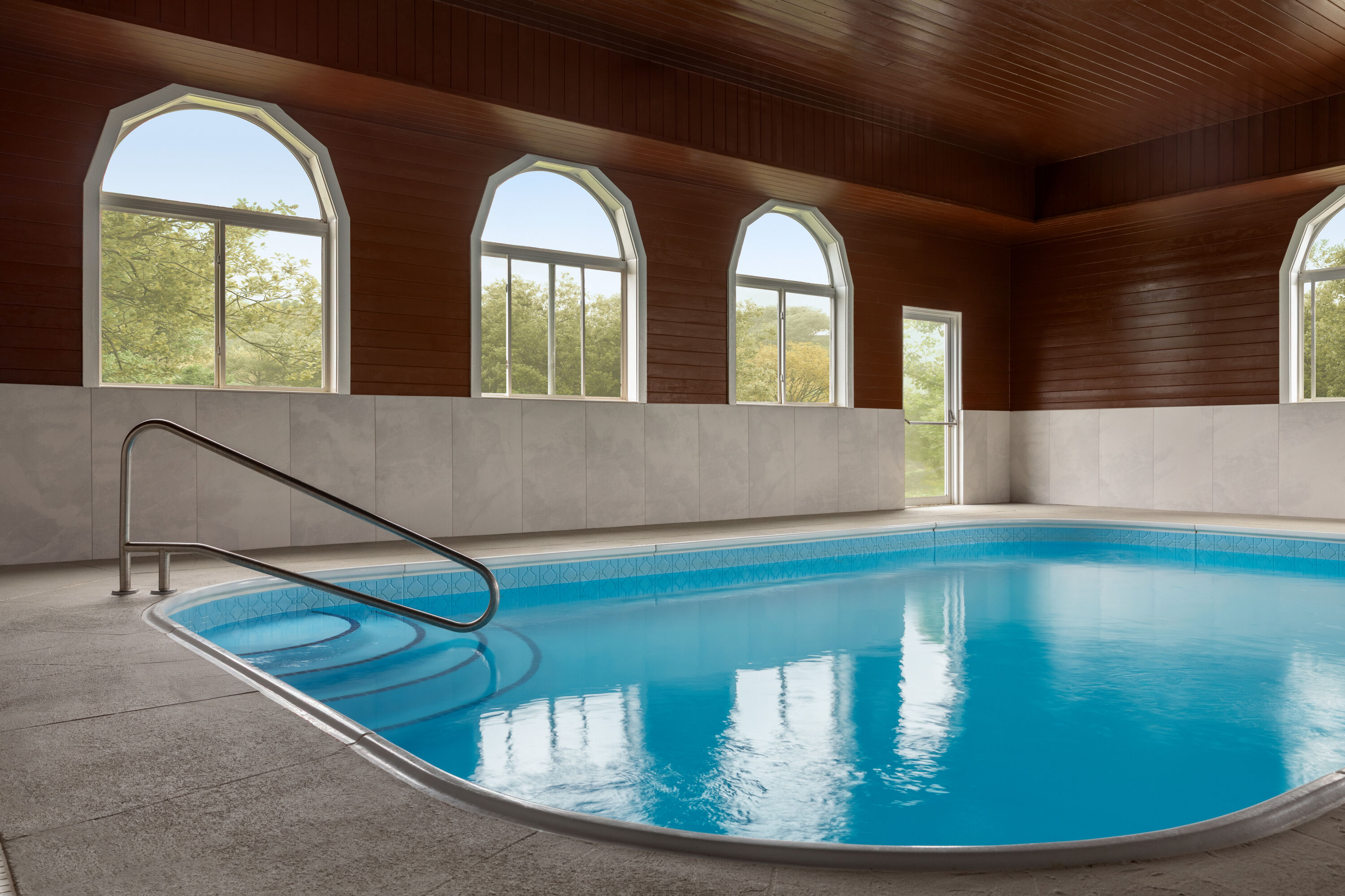 Indoor pool at the La Quinta Inn & Suites by Wyndham Peru Starved Rock St Park in Peru, Illinois