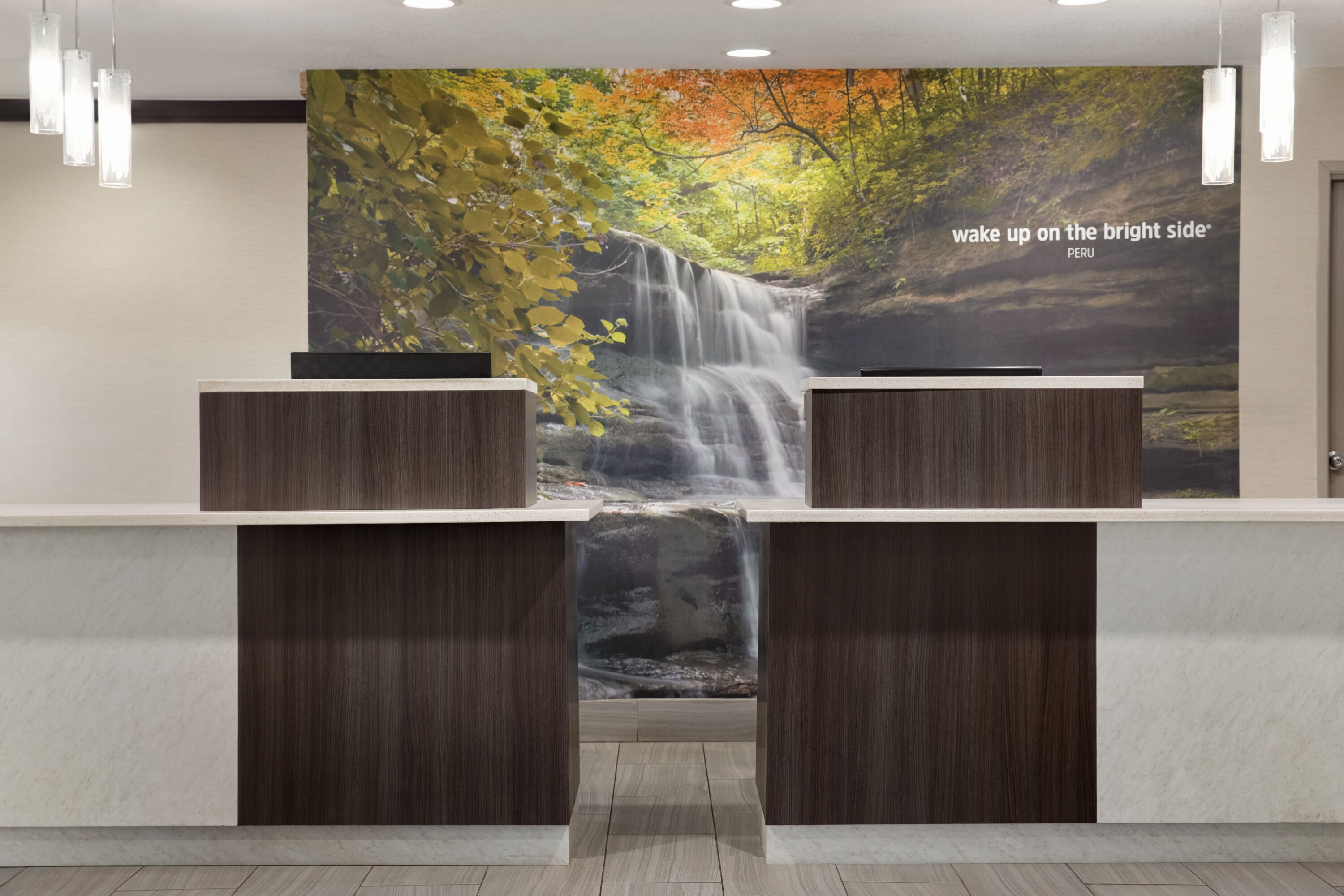 La Quinta Inn & Suites by Wyndham Peru Starved Rock St Park reception in Peru, Illinois