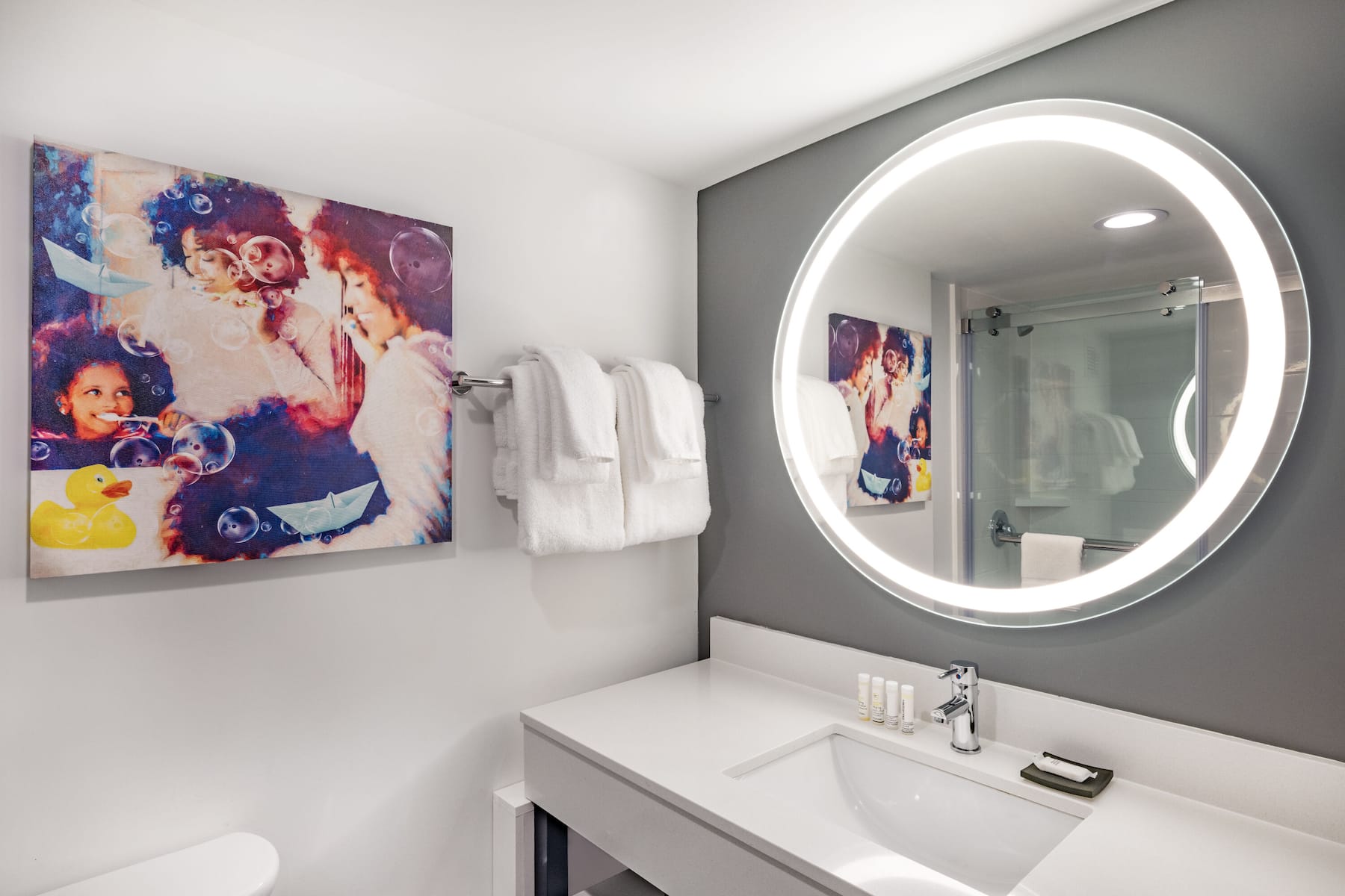 Guest room bath at the La Quinta by Wyndham Chicago O'Hare Airport in Rosemont, Illinois