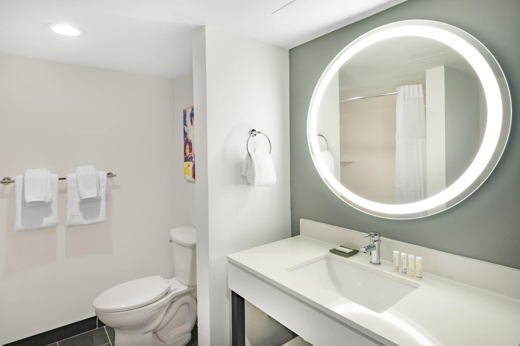 Guest room bath at the La Quinta by Wyndham Chicago O'Hare Airport in Rosemont, Illinois