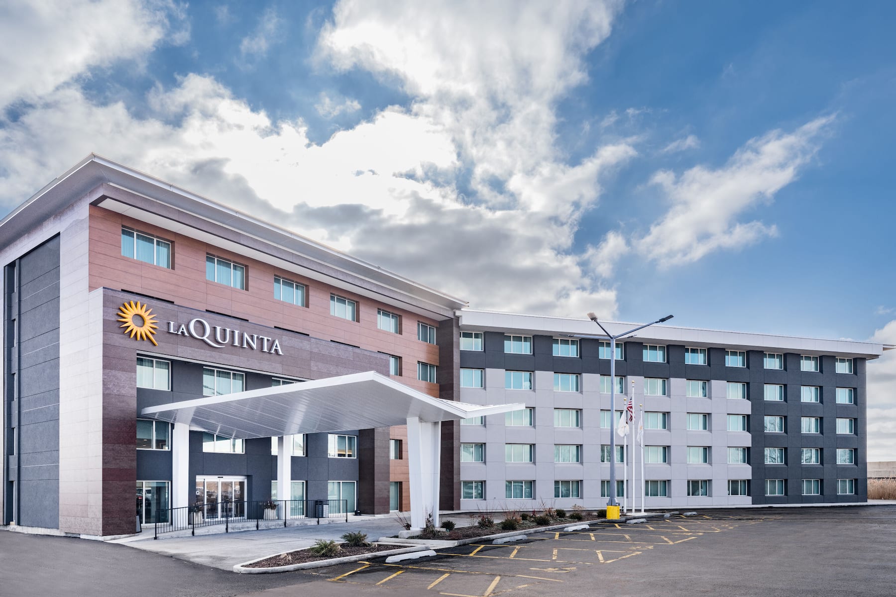 Exterior Day Image of La Quinta by Wyndham Chicago O'Hare Airport hotel in Rosemont, Illinois