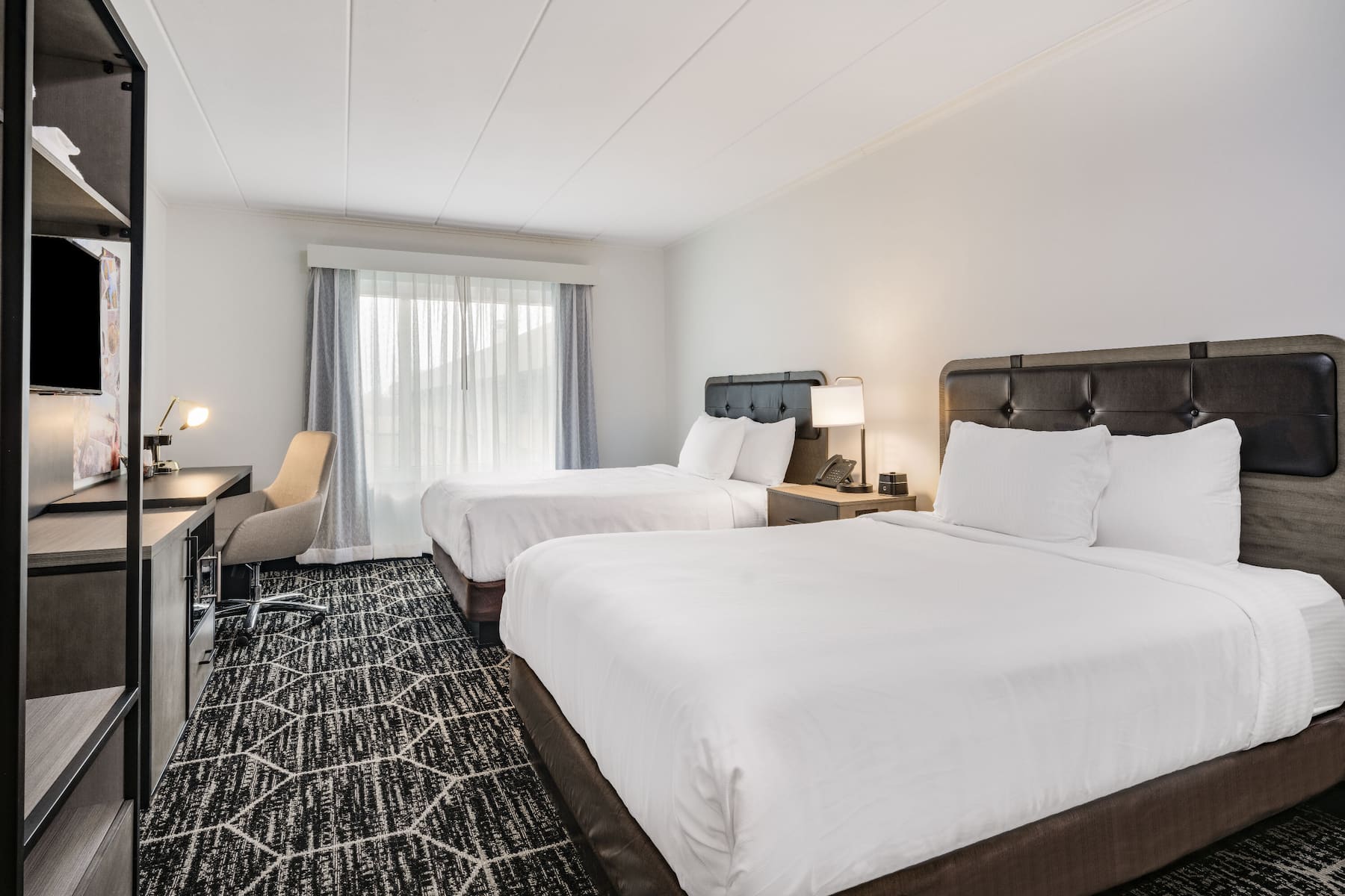 Guest room at the La Quinta by Wyndham Chicago O'Hare Airport in Rosemont, Illinois