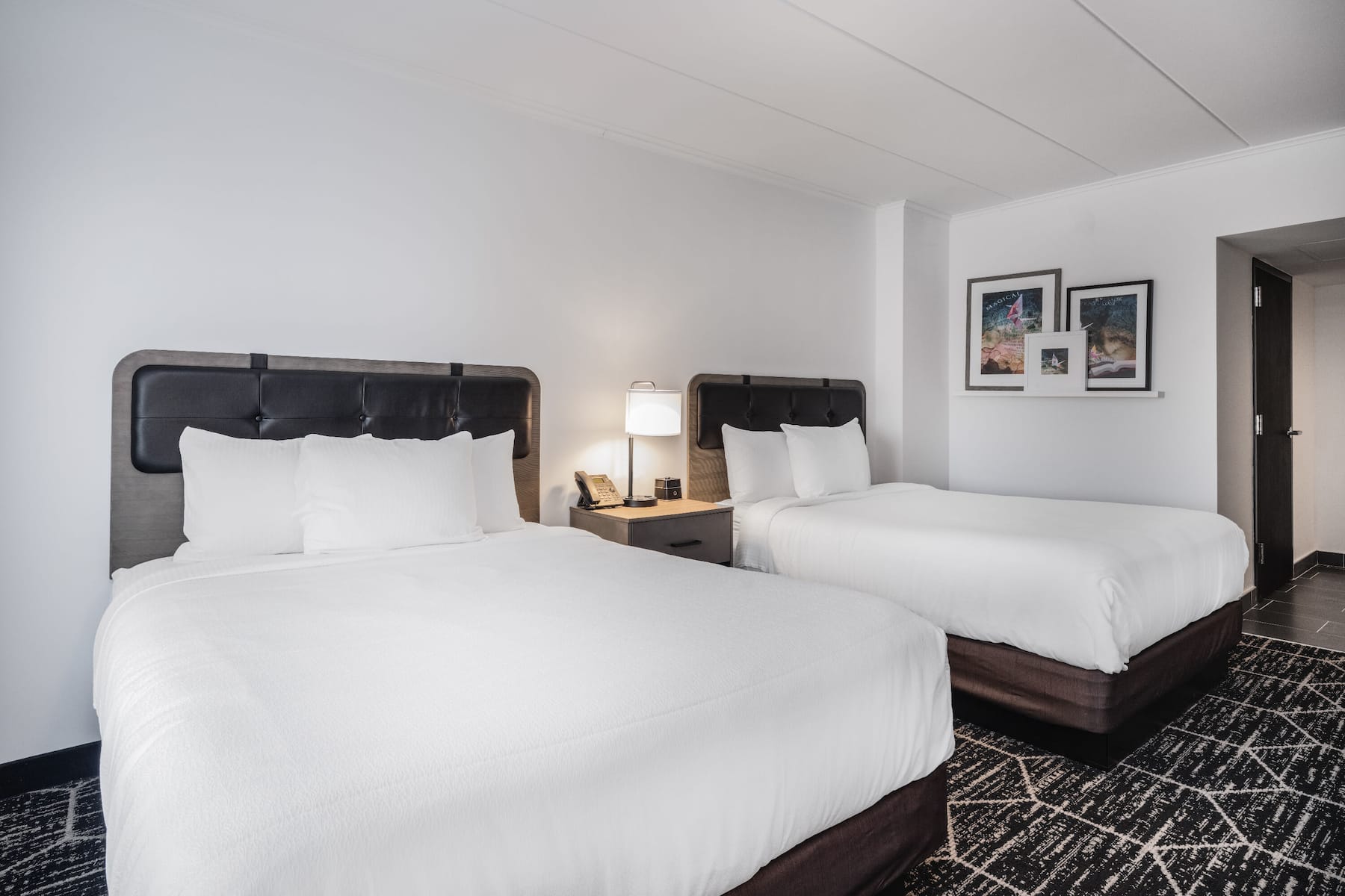 Guest room at the La Quinta by Wyndham Chicago O'Hare Airport in Rosemont, Illinois