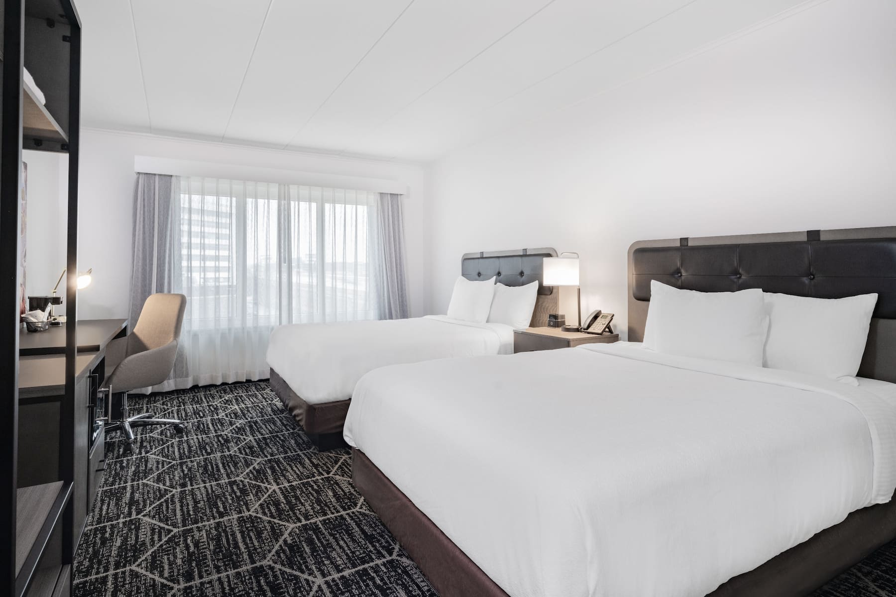 Guest room at the La Quinta by Wyndham Chicago O'Hare Airport in Rosemont, Illinois