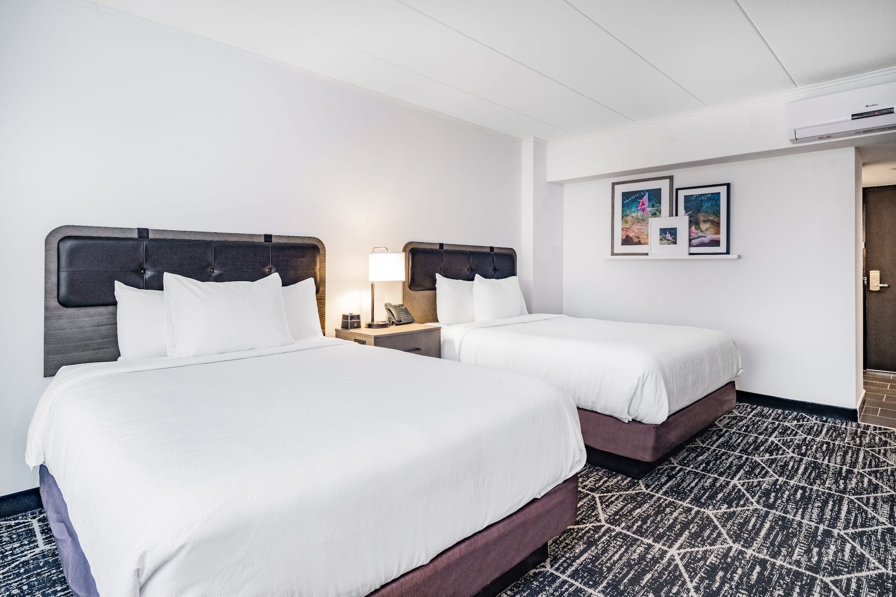 Guest room at the La Quinta by Wyndham Chicago O'Hare Airport in Rosemont, Illinois