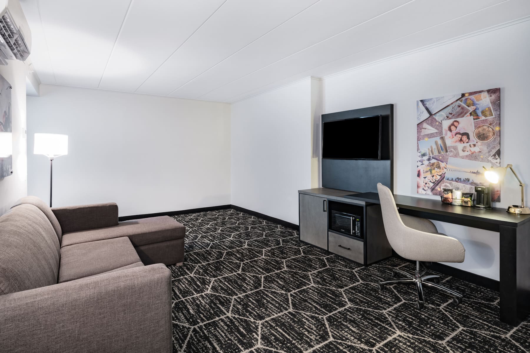 La Quinta by Wyndham Chicago O'Hare Airport suite in Rosemont, Illinois