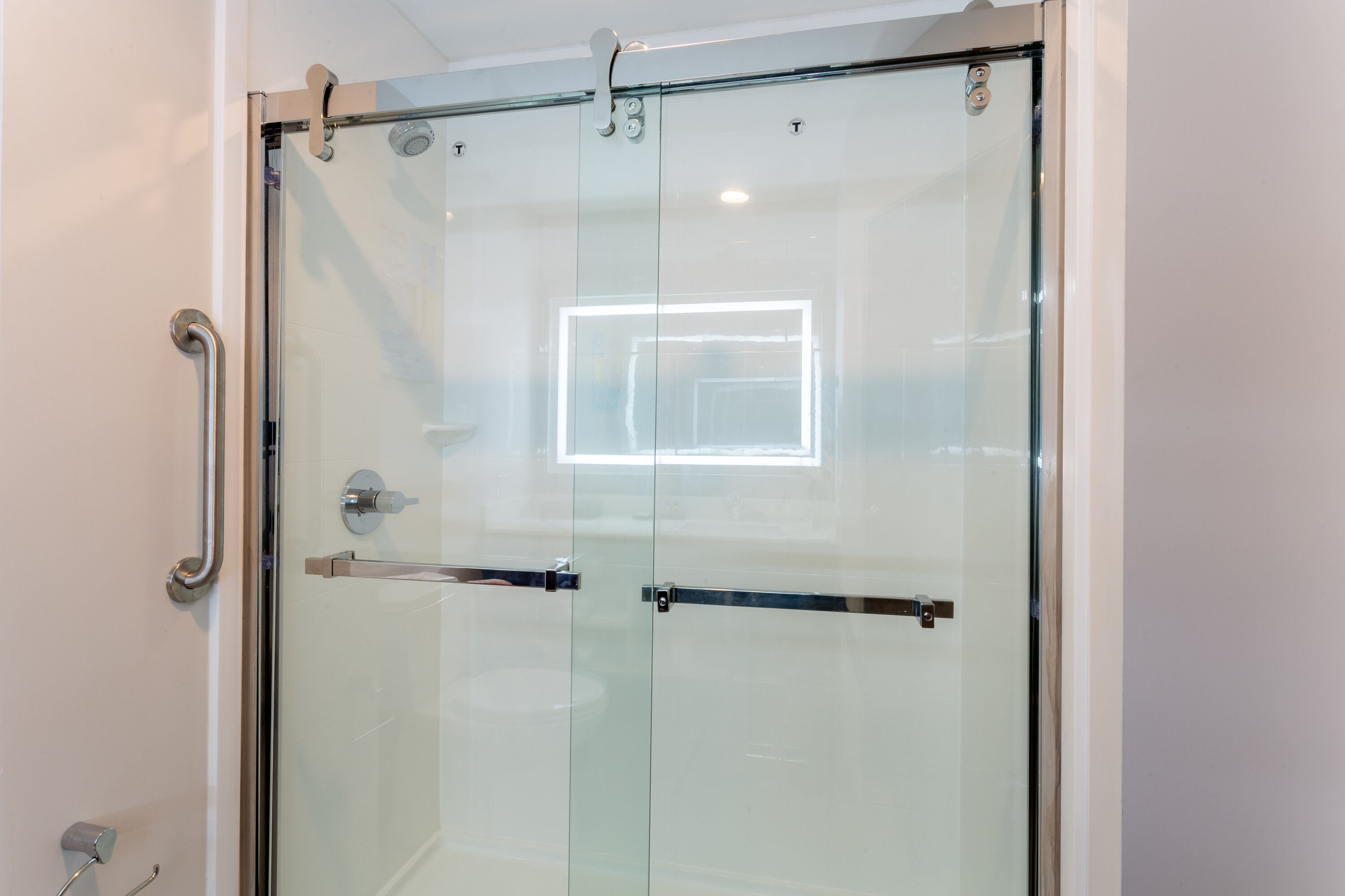 Guest room bath at the La Quinta Inn & Suites by Wyndham Shorewood in Shorewood, Illinois