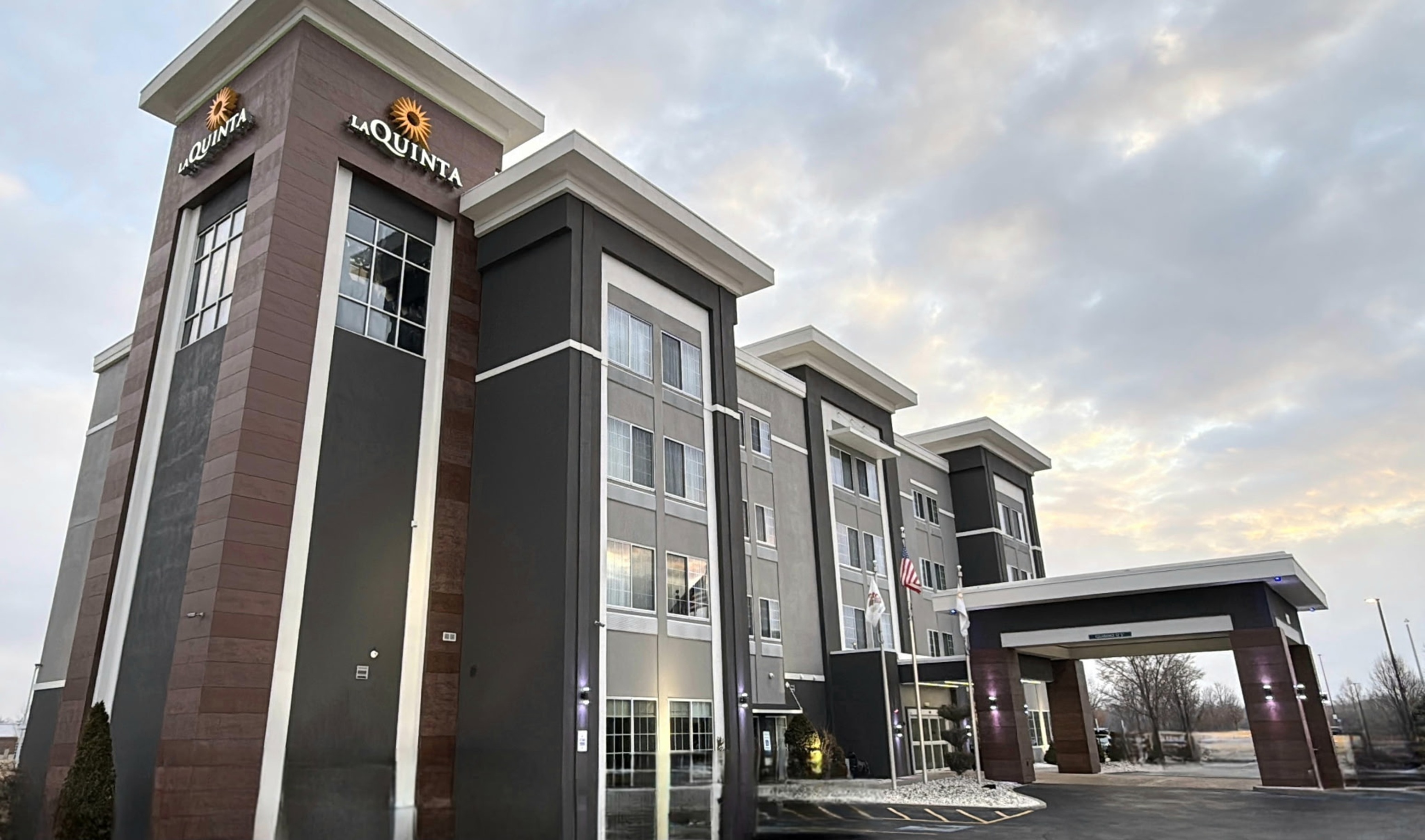 Exterior of La Quinta Inn & Suites by Wyndham Springfield IL hotel in Springfield, Illinois