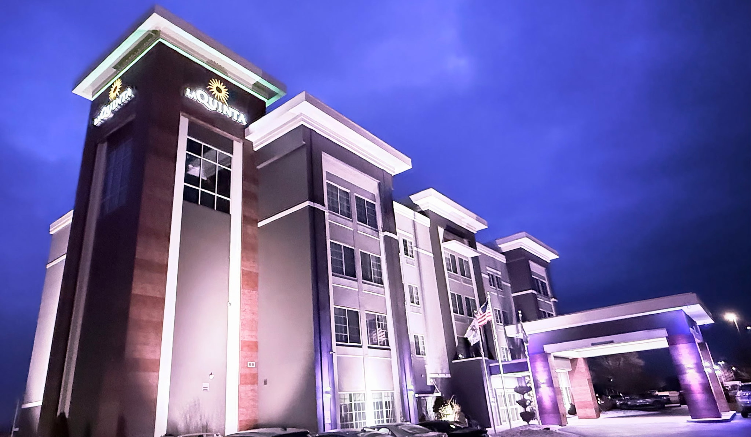 Exterior of La Quinta Inn & Suites by Wyndham Springfield IL hotel in Springfield, Illinois