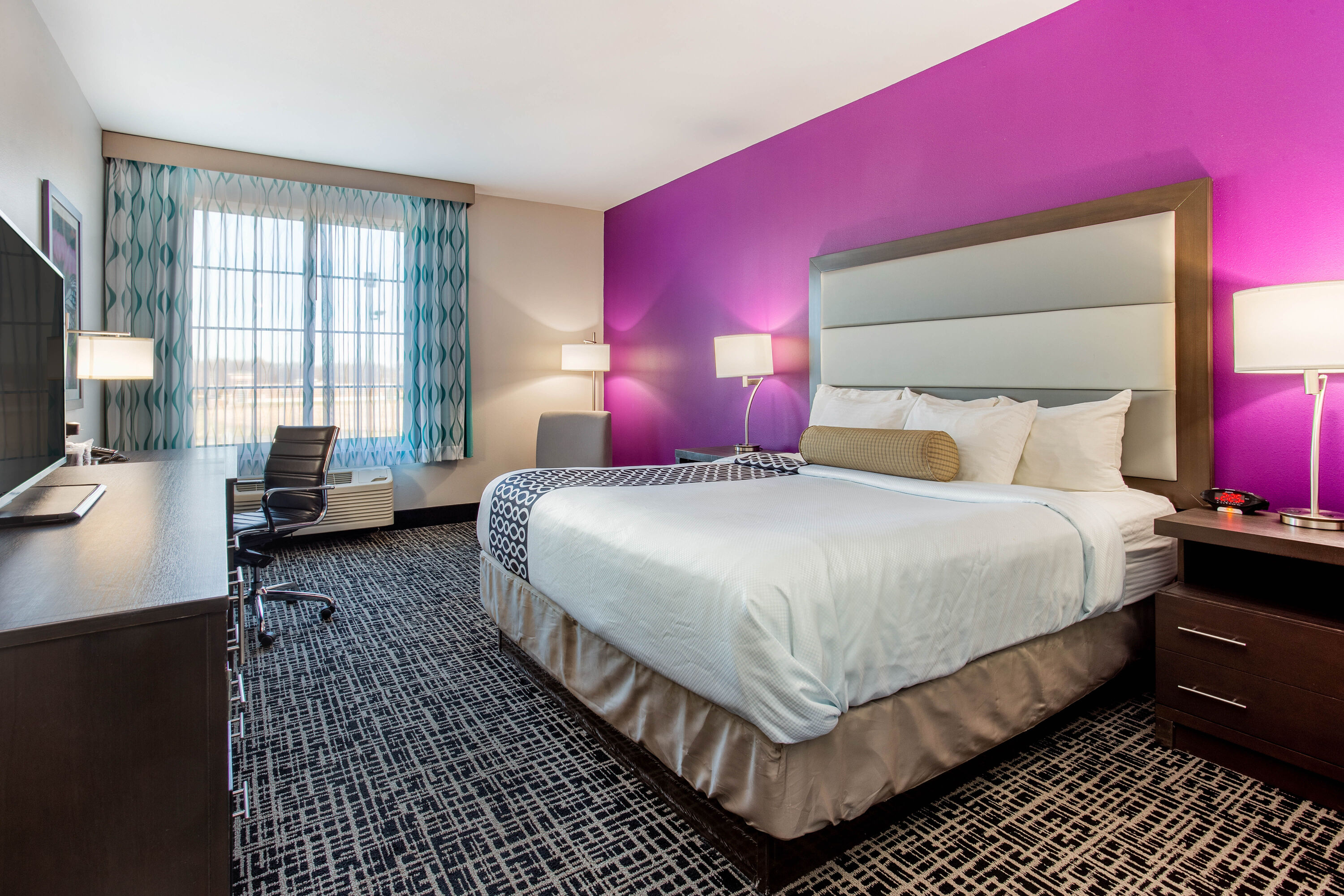 La Quinta Inn & Suites by Wyndham Springfield IL - hotel rooms
