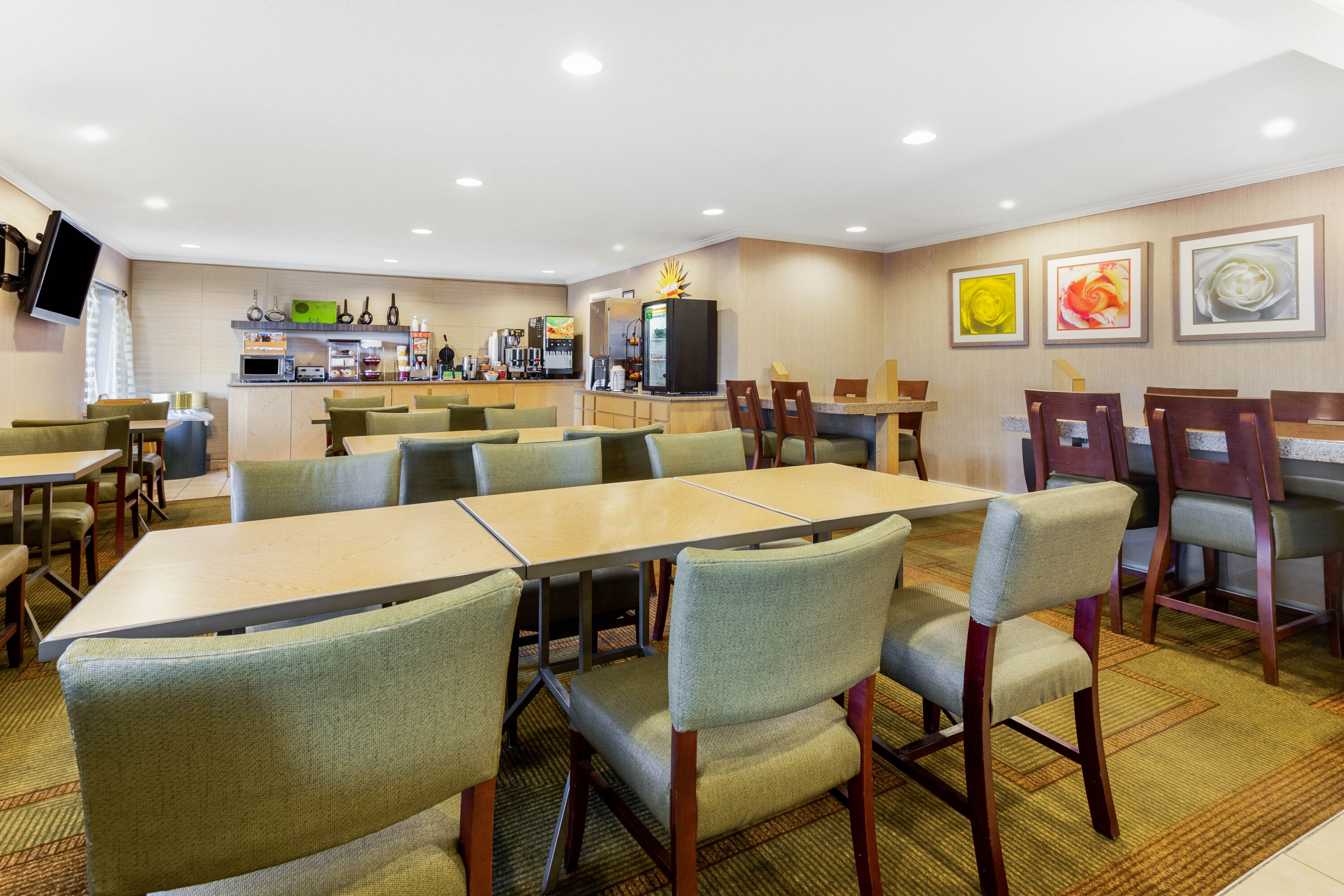 Free breakfast at La Quinta Inn by Wyndham Chicago Willowbrook in Willowbrook, Illinois