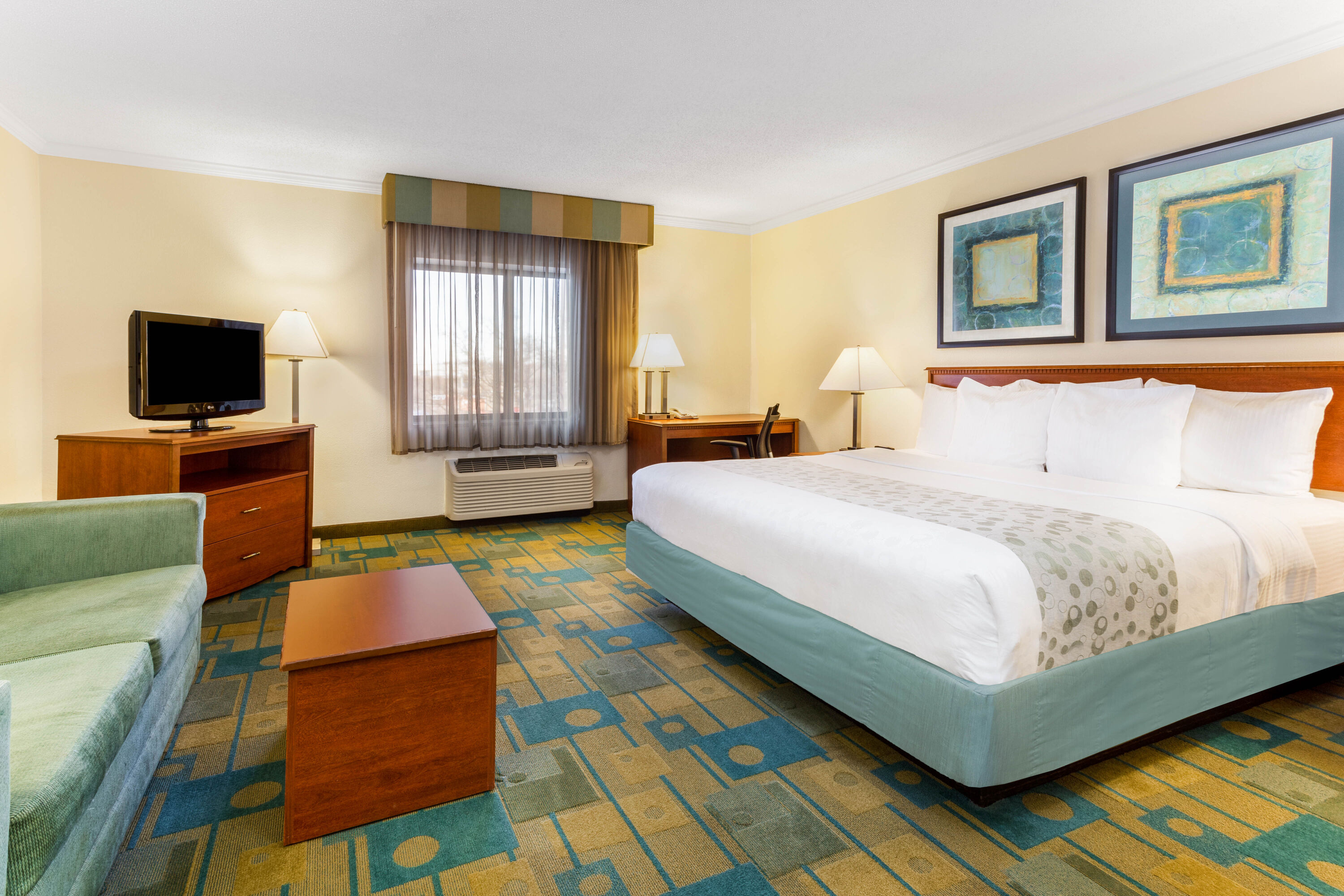 La Quinta Inn by Wyndham Chicago Willowbrook suite in Willowbrook, Illinois