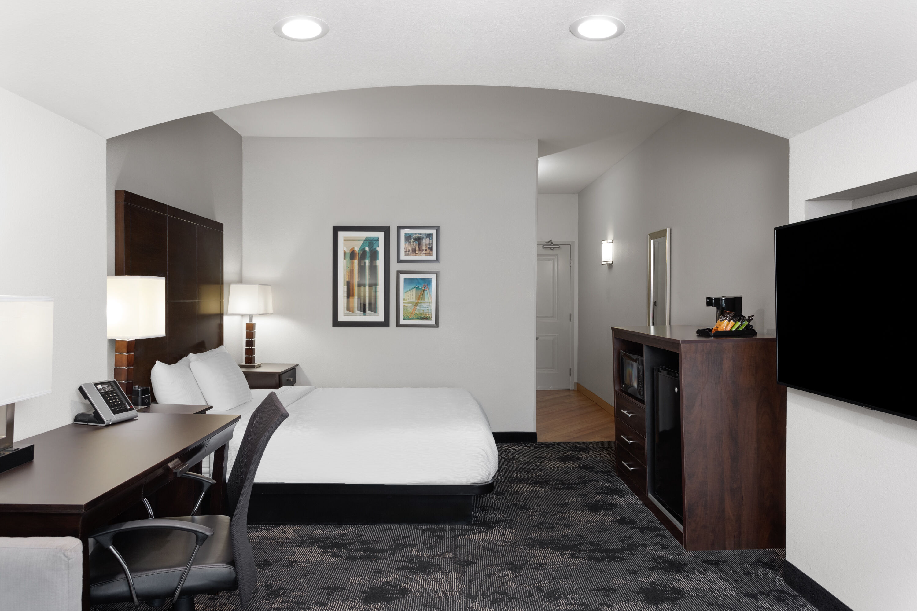 Guest room at the La Quinta Inn & Suites by Wyndham Columbus - Edinburgh in Columbus, Indiana